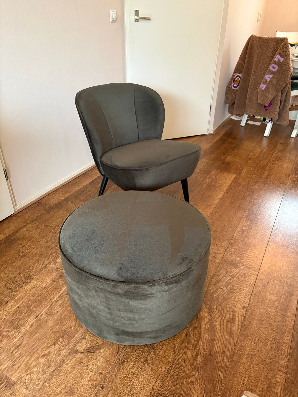 WOOOD Fauteuil en poef set - Groen velours, Huis en Inrichting, Stoelen, Zo goed als nieuw, Eén, Stof, Overige kleuren, Ophalen