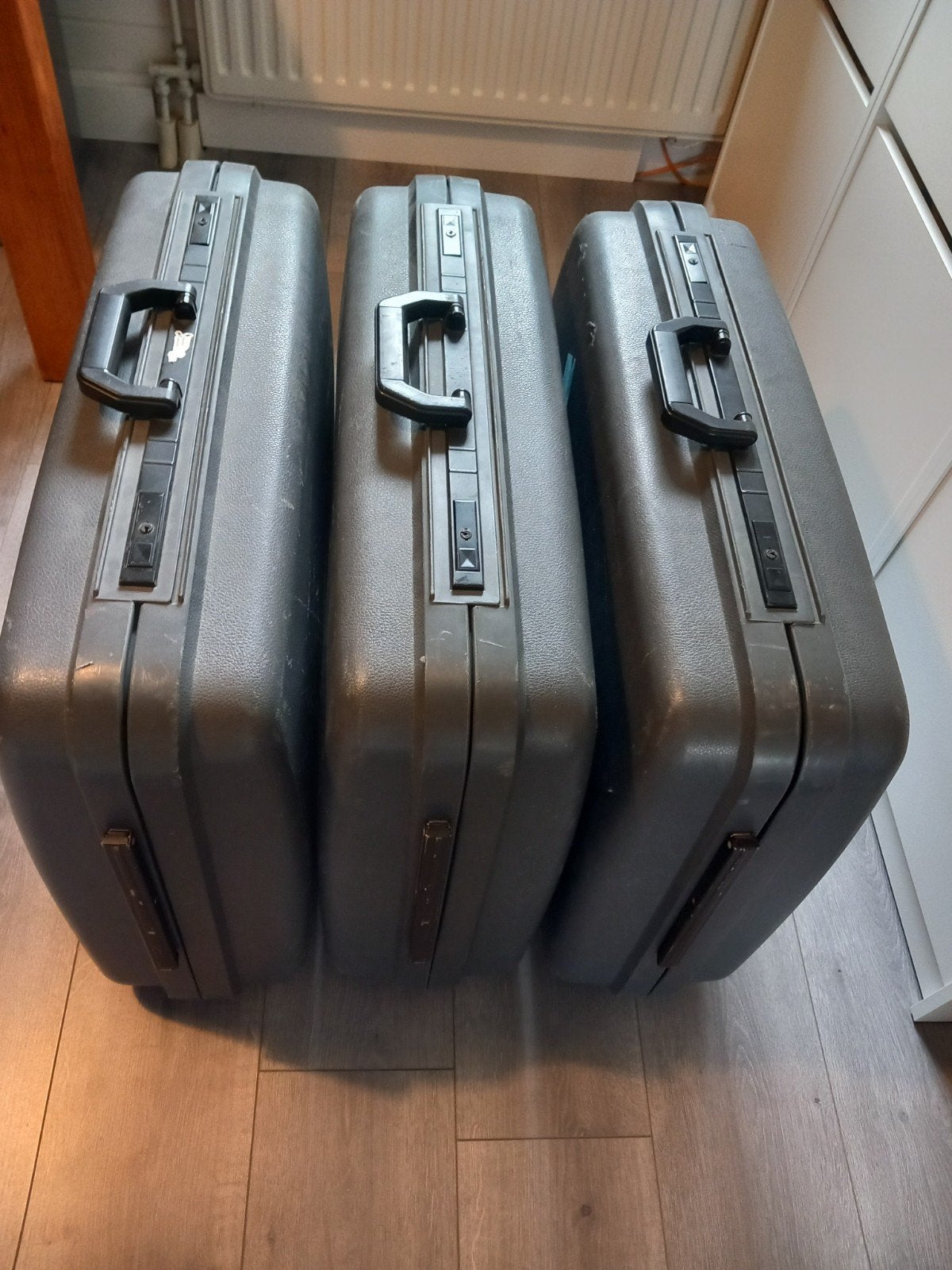 3 grijze koffers - GRATIS af te halen in Hoofddorp, Ophalen, Gebruikt, 60 tot 70 cm, 45 tot 55 cm
