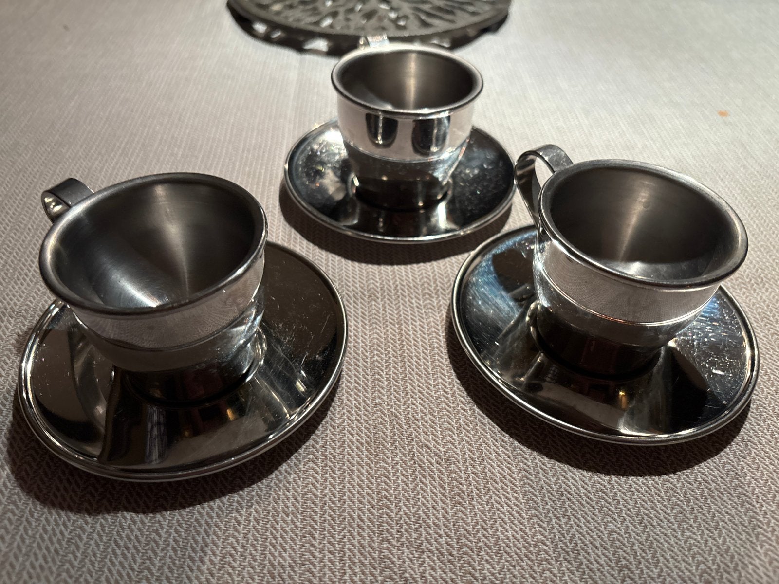 Set van 3 RVS Espressokopjes met Schotels, Huis en Inrichting, Ophalen of Verzenden, Gebruikt, Overige materialen, Kop(pen) en/of Schotel(s)