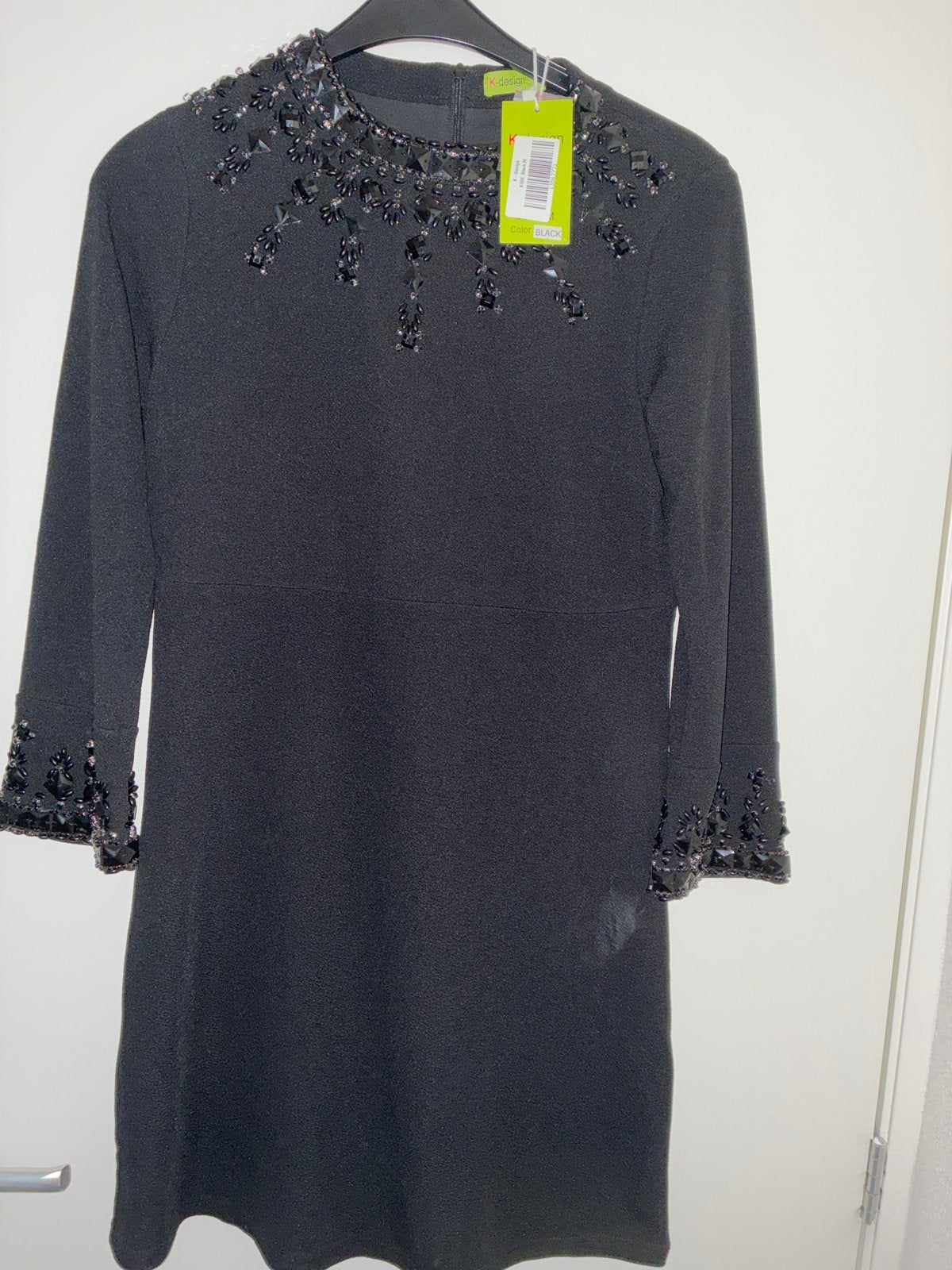 K-Design diepzwarte jurk met kaartje, perfect voor Kerst, Kleding | Dames, Ophalen of Verzenden, Nieuw, Zwart