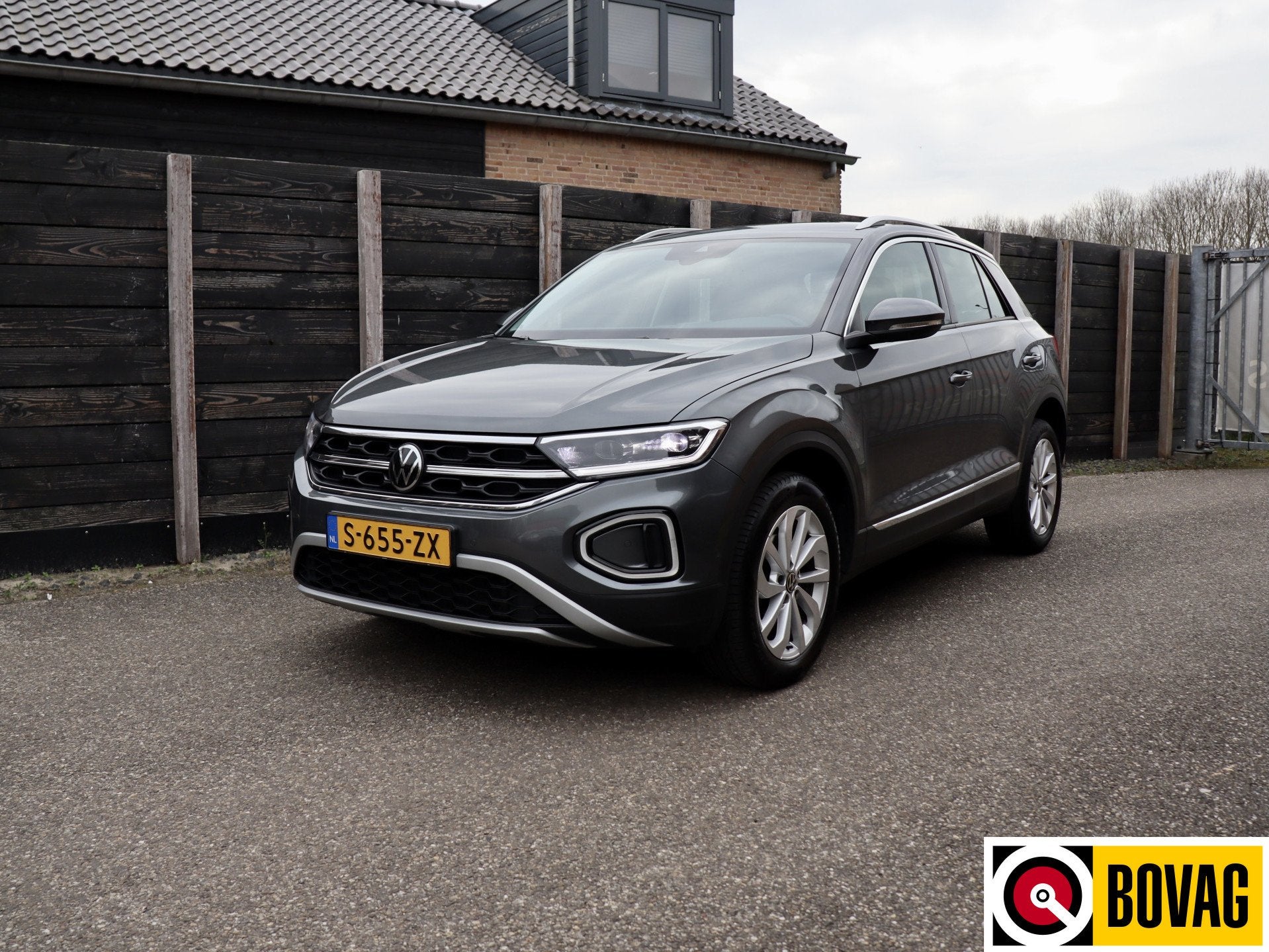 Volkswagen T-Roc 1.5 TSI Style NL-auto (bj 2023, automaat), Auto's, 1258 kg, 4 cilinders, 150 pk, Origineel Nederlands