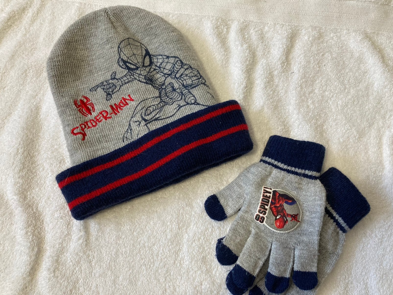 Spider-Man marvel Muts en handschoenen Setje / winterset, Ophalen of Verzenden, Zo goed als nieuw, Jongen, Setje