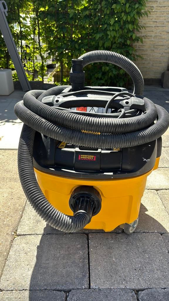 Dewalt DWV901L-QS Water- en bouwstofzuiger 1400W, Ophalen, Gebruikt, Waterstofzuiger, Reservoir
