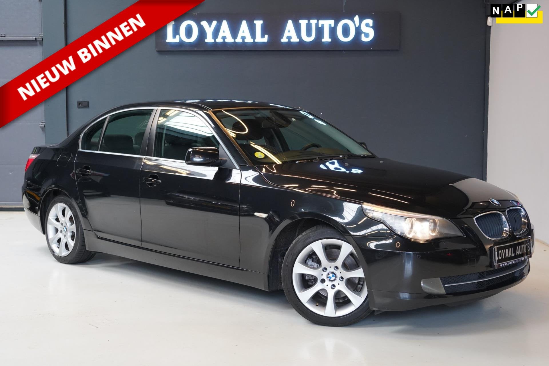 BMW 5-serie 520i Business Line Edition I | AUT | NAVI | CRUI, Auto's, Automaat, Achterwielaandrijving, 4 cilinders, Zwart