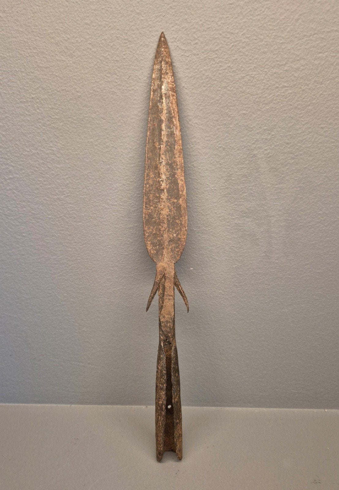 Speerpunt met weerhaken uit Papua new Guinea, Antiek en Kunst, Ophalen of Verzenden