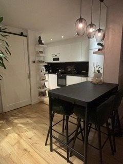 Bartafel met 4 barkrukken, Ophalen, Gebruikt