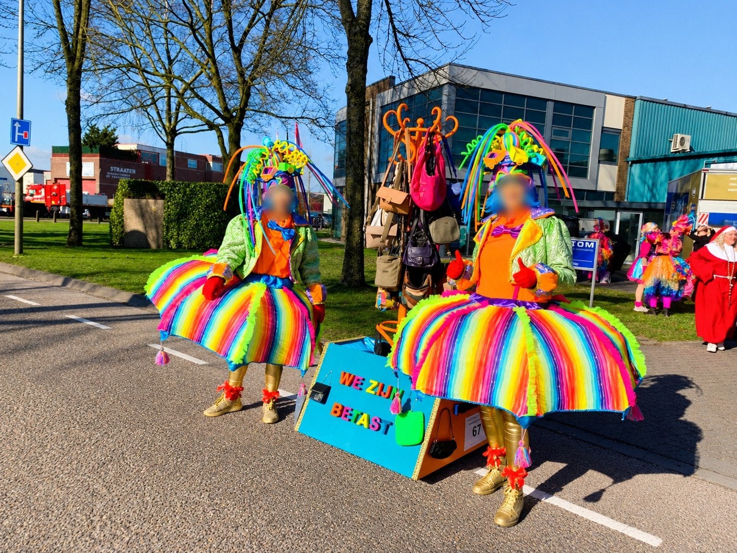 Twee kleurrijke carnavalsoutfits – echte prijswinnaars!, Ophalen of Verzenden, Zo goed als nieuw, Carnaval