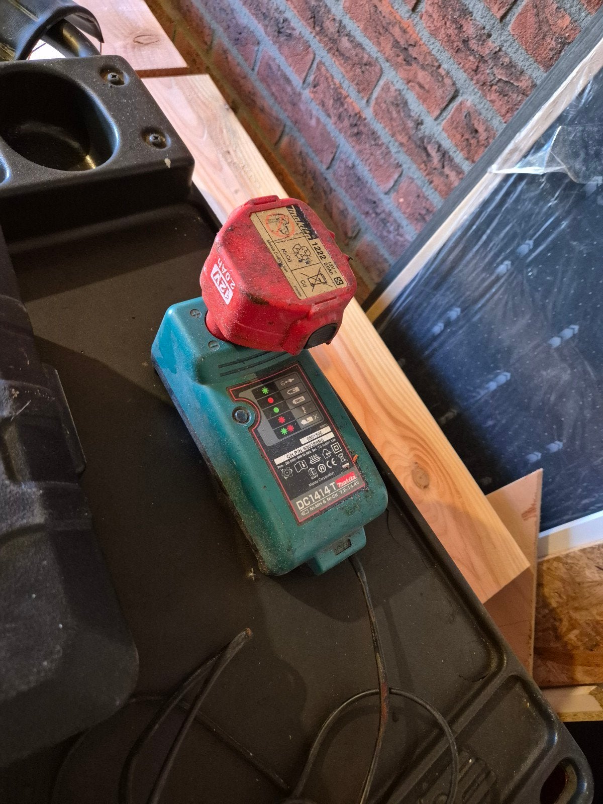 Makita Accu 12V en Lader DC1414T, Ophalen of Verzenden