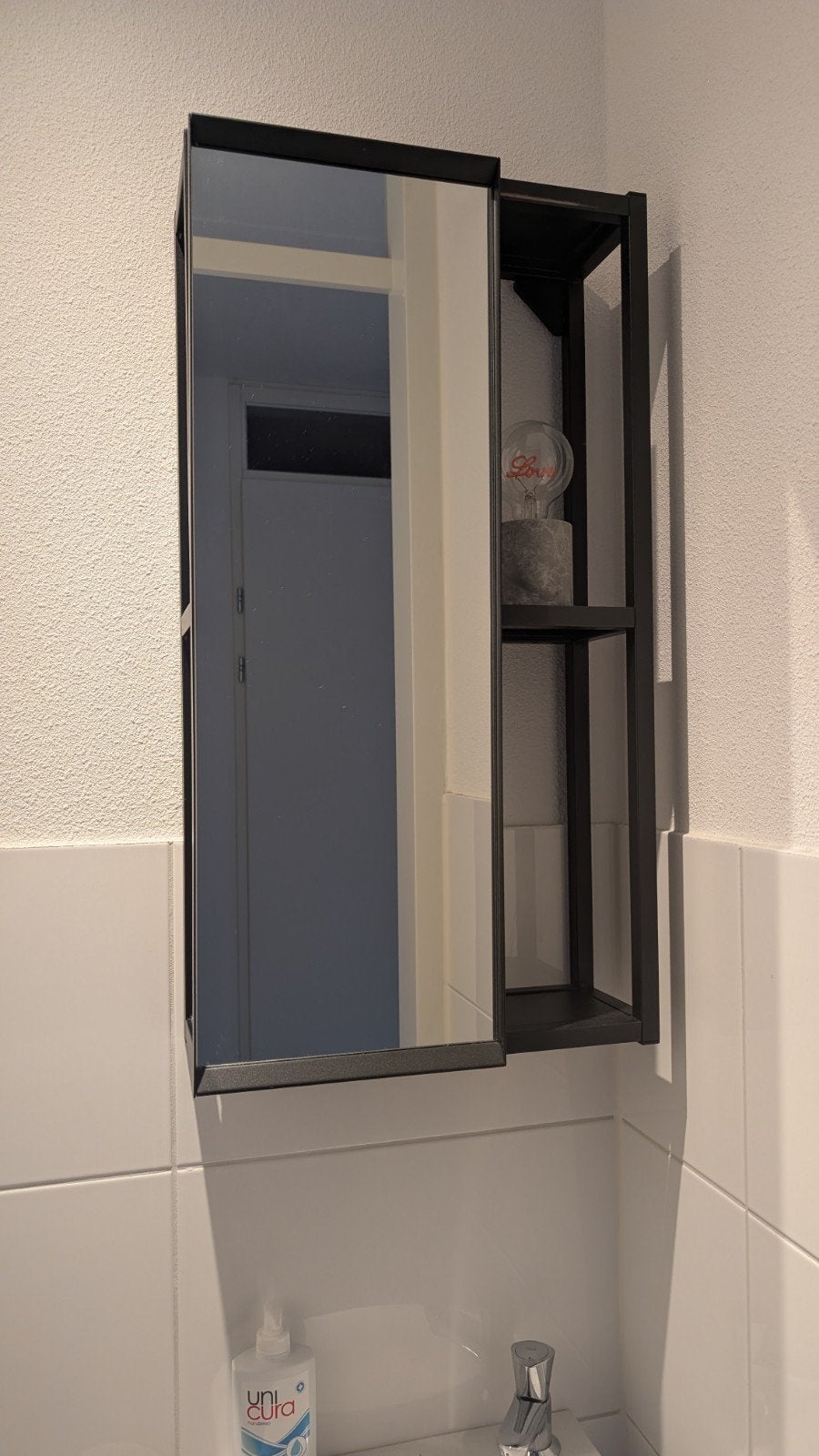 IKEA Wandkastje met Verschuifbare Spiegel - Zwart, Gebruikt, Zwart, Spiegel/spiegelkast, Ophalen