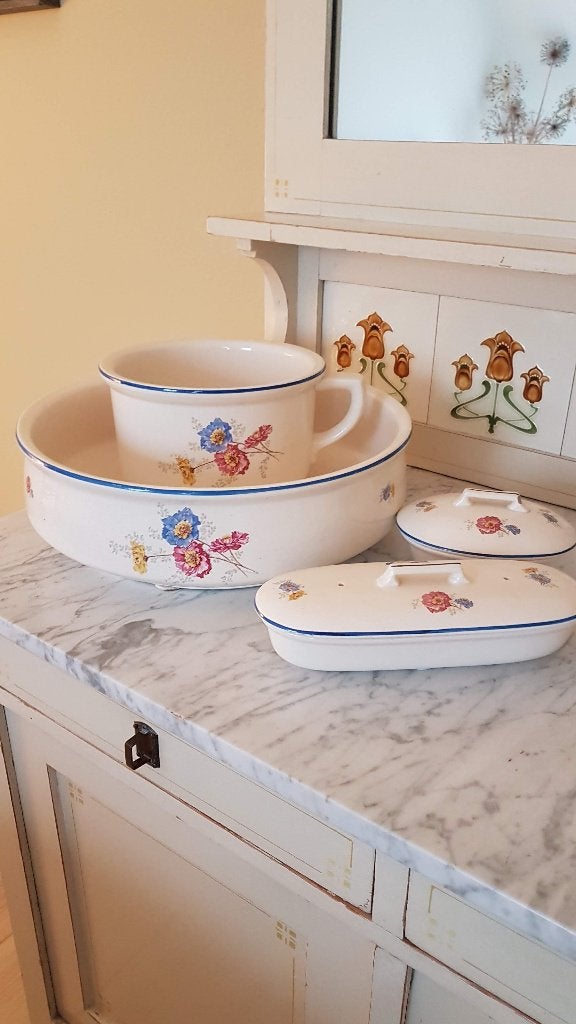 Nostalgische set met o.a. waskom en po, Antiek en Kunst, Antiek | Keramiek en Aardewerk, Ophalen