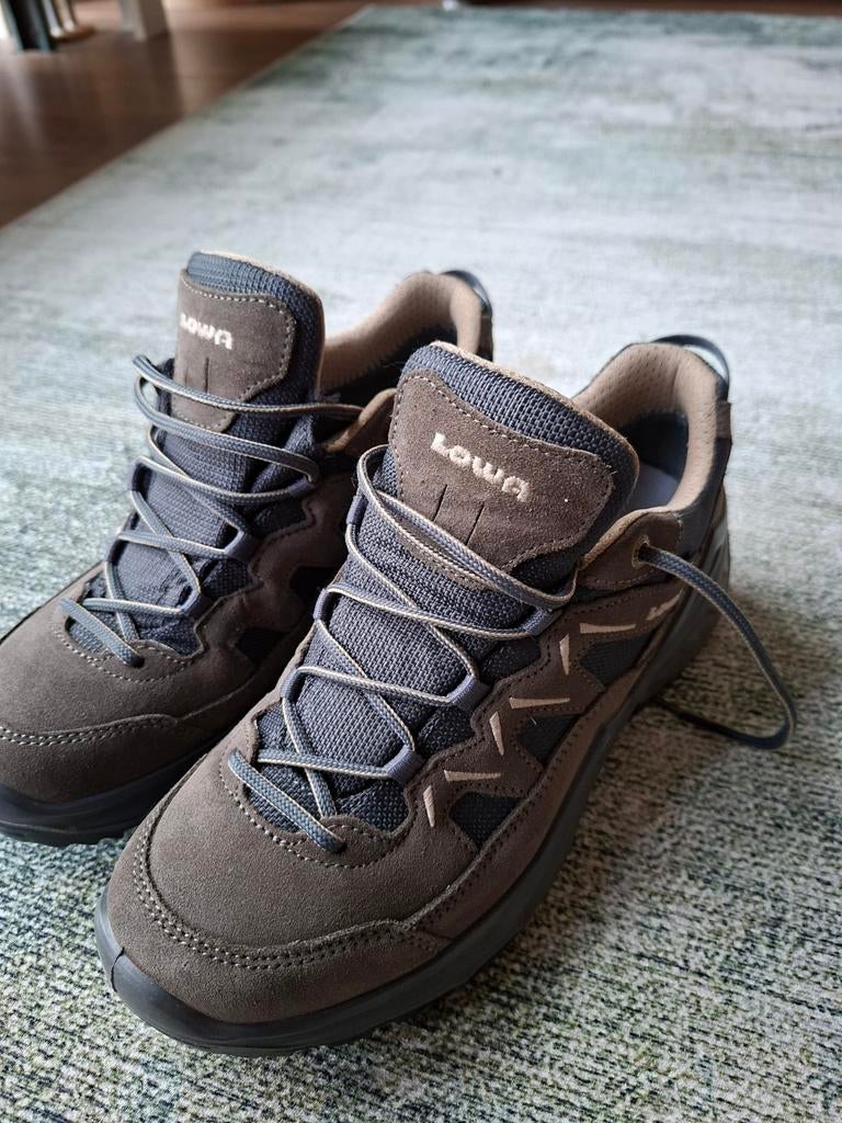 Lowa schoenen maat 42, Ophalen of Verzenden, Zo goed als nieuw, Wandelschoenen of Bergschoenen