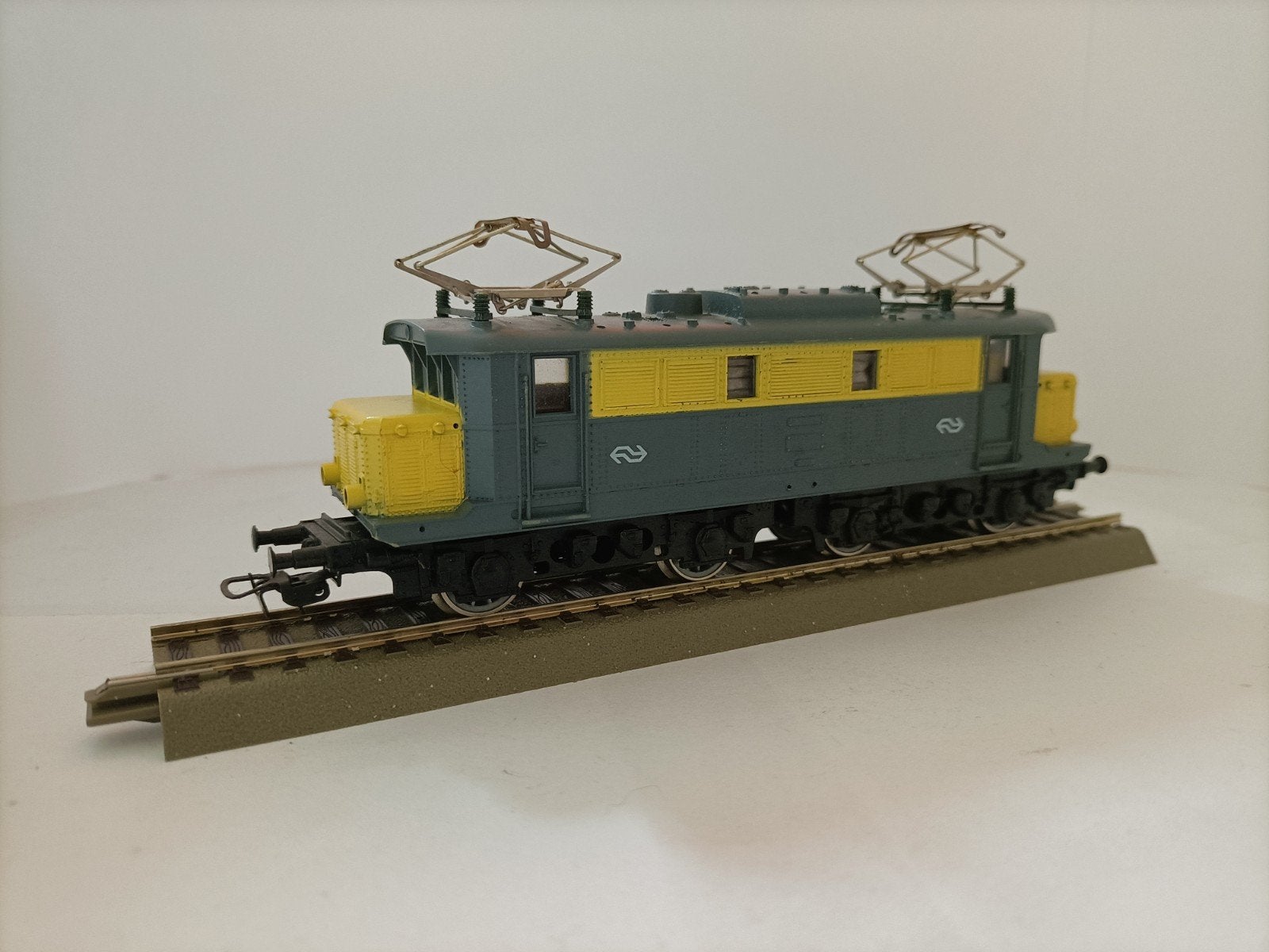 Lima H0 NS 1220 Locomotief (Geel/Grijs - Rijdt prima!), Hobby en Vrije tijd, Ophalen, Gebruikt, NS, Lima