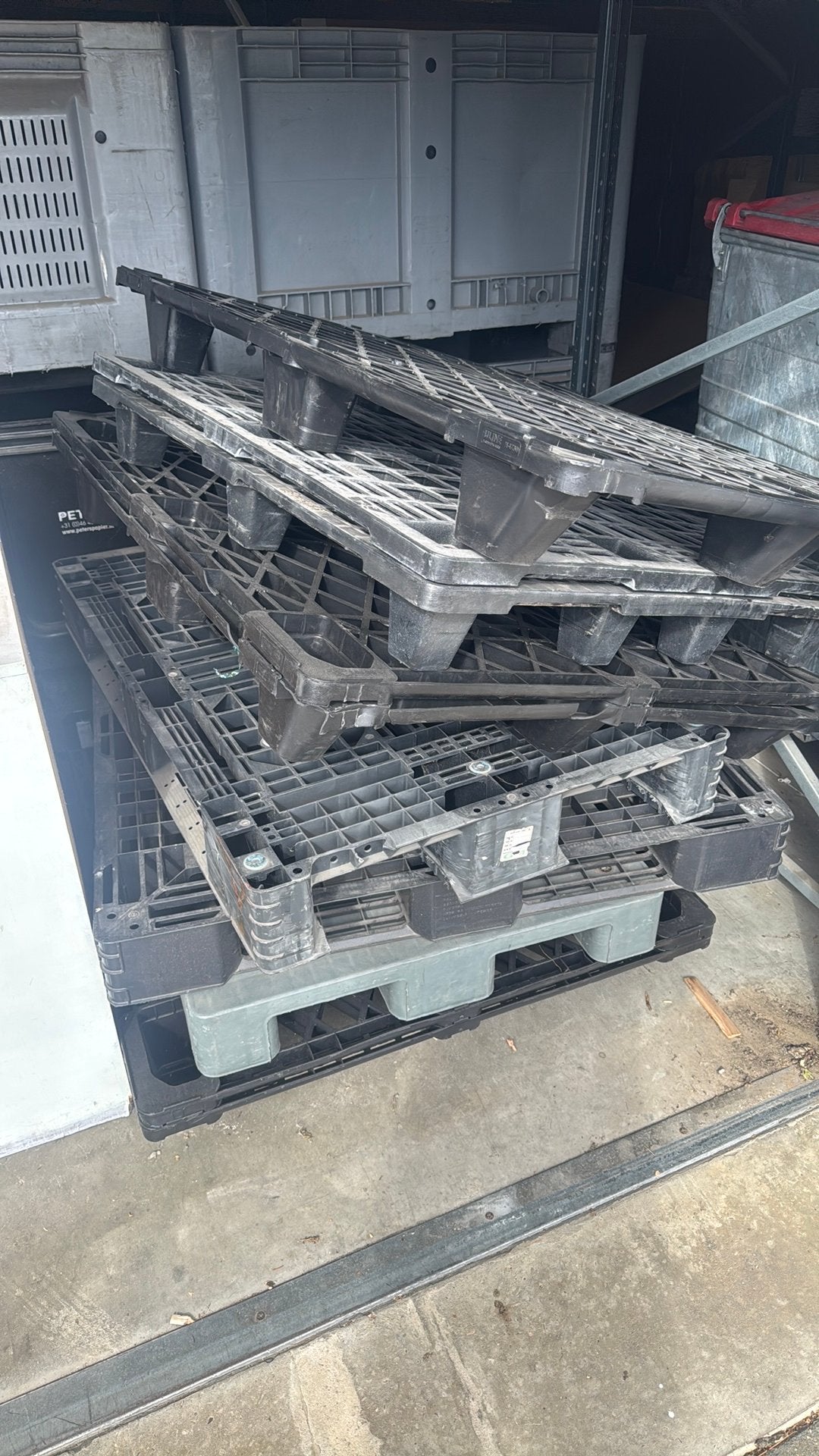 Partij plastic pallets gratis, Ophalen, Zo goed als nieuw