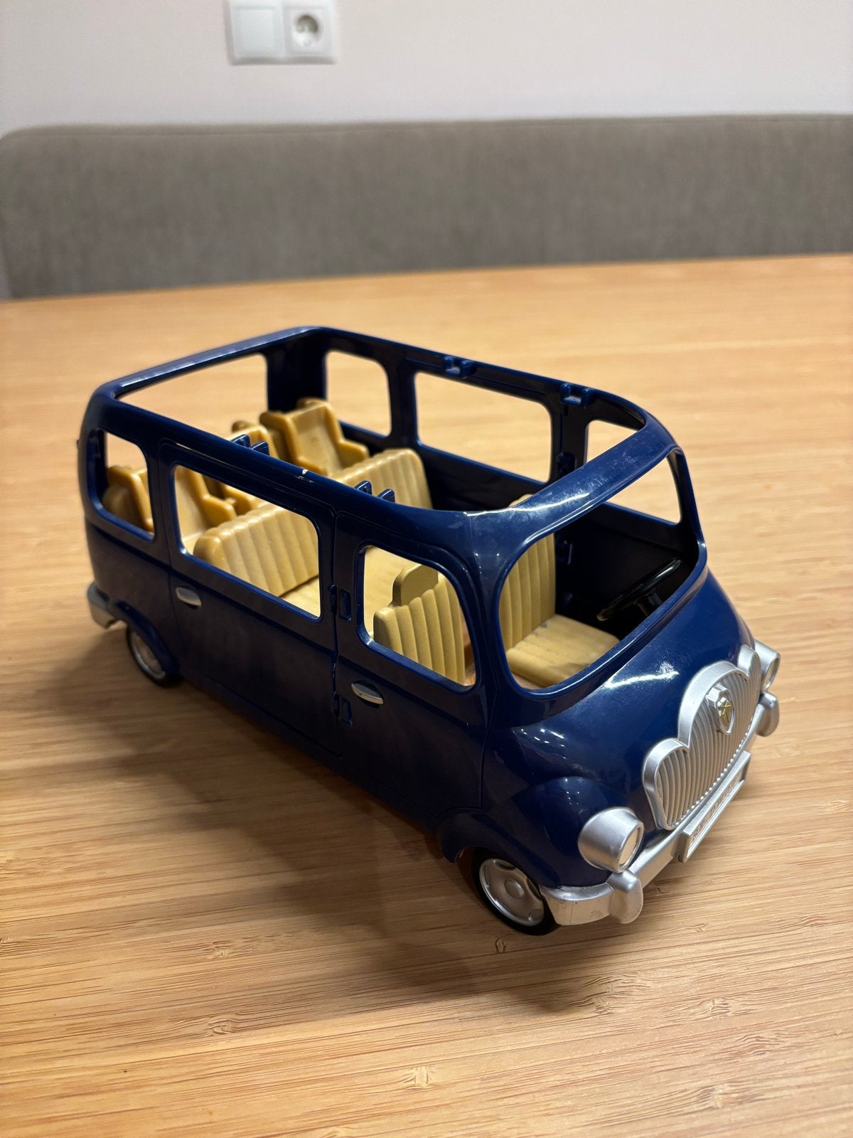 Sylvanian Families Twee Auto's: Familiebus en Stadsauto, Ophalen of Verzenden, Gebruikt, Jongen of Meisje