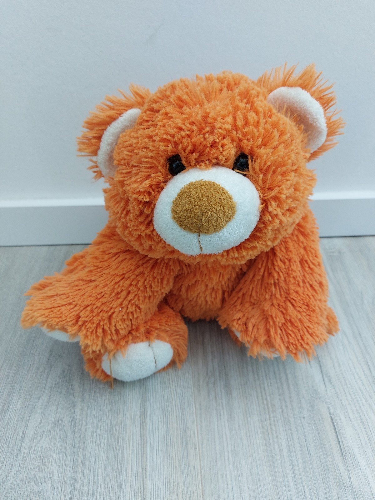 Knuffel KiKa ostoy beer Oranje kraalogen L2210, Ophalen of Verzenden, Zo goed als nieuw, Beer