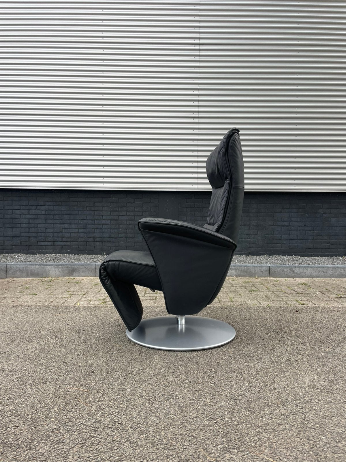 Foto 11 van Nette zwarte leren relax fauteuil / relax stoel draaibaar