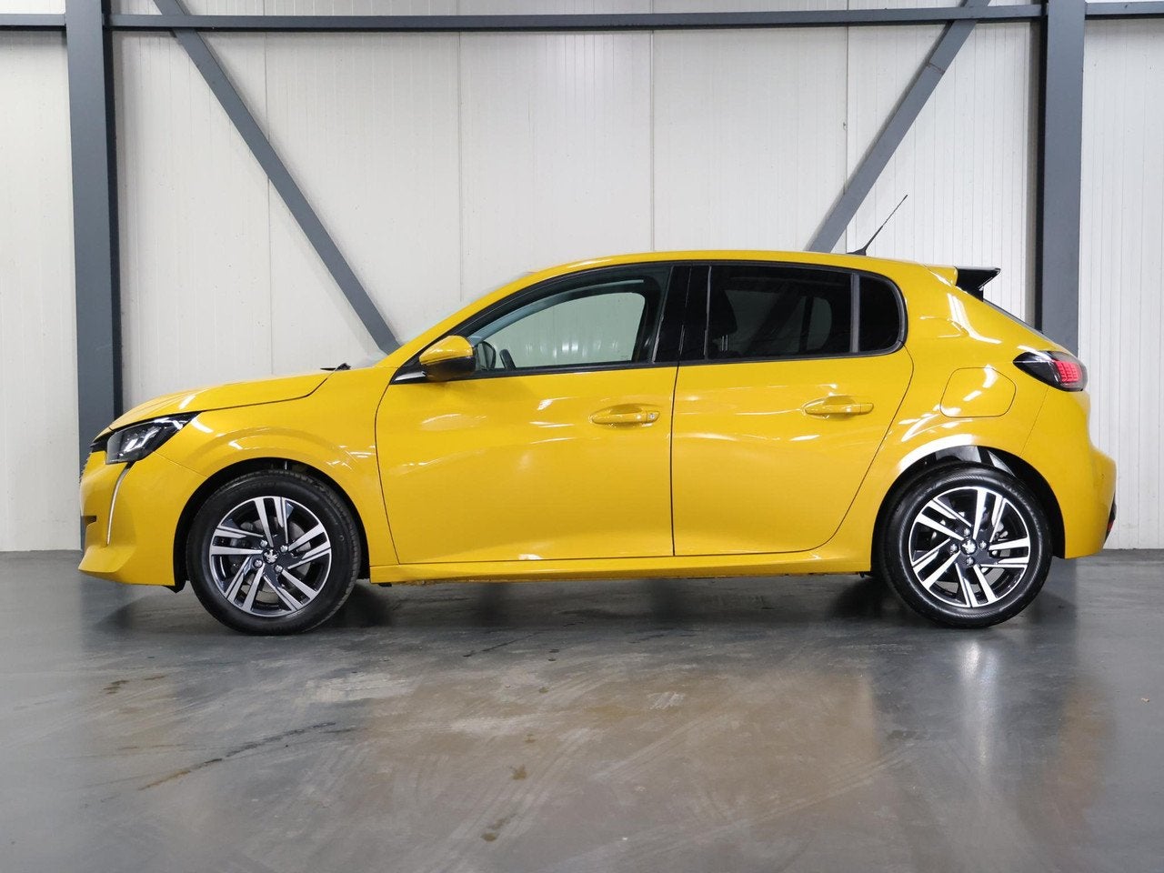 Foto 2 van Peugeot 208 Allure 100pk Automaat | 1ste eigenaar | AppleCar