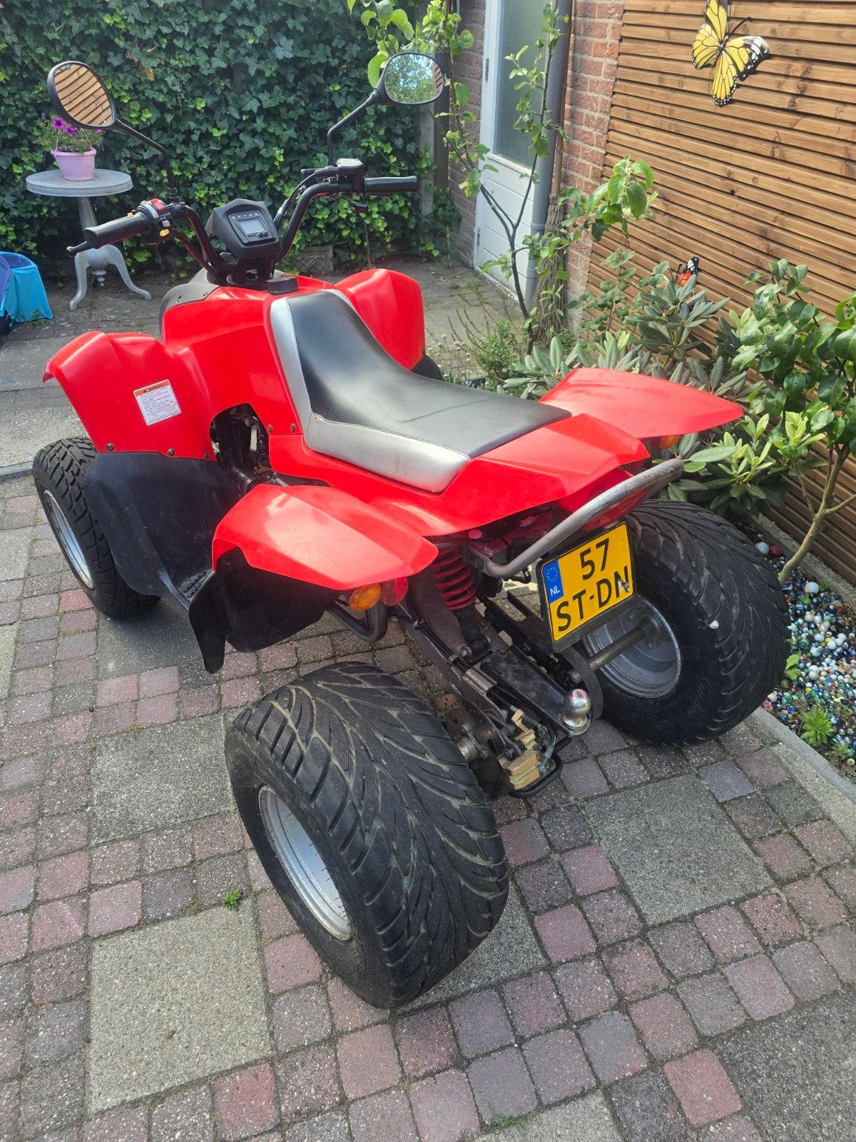 150cc quad met auto kenteken AMS YN150 
Bouwjaar 2003
Start, Ophalen
