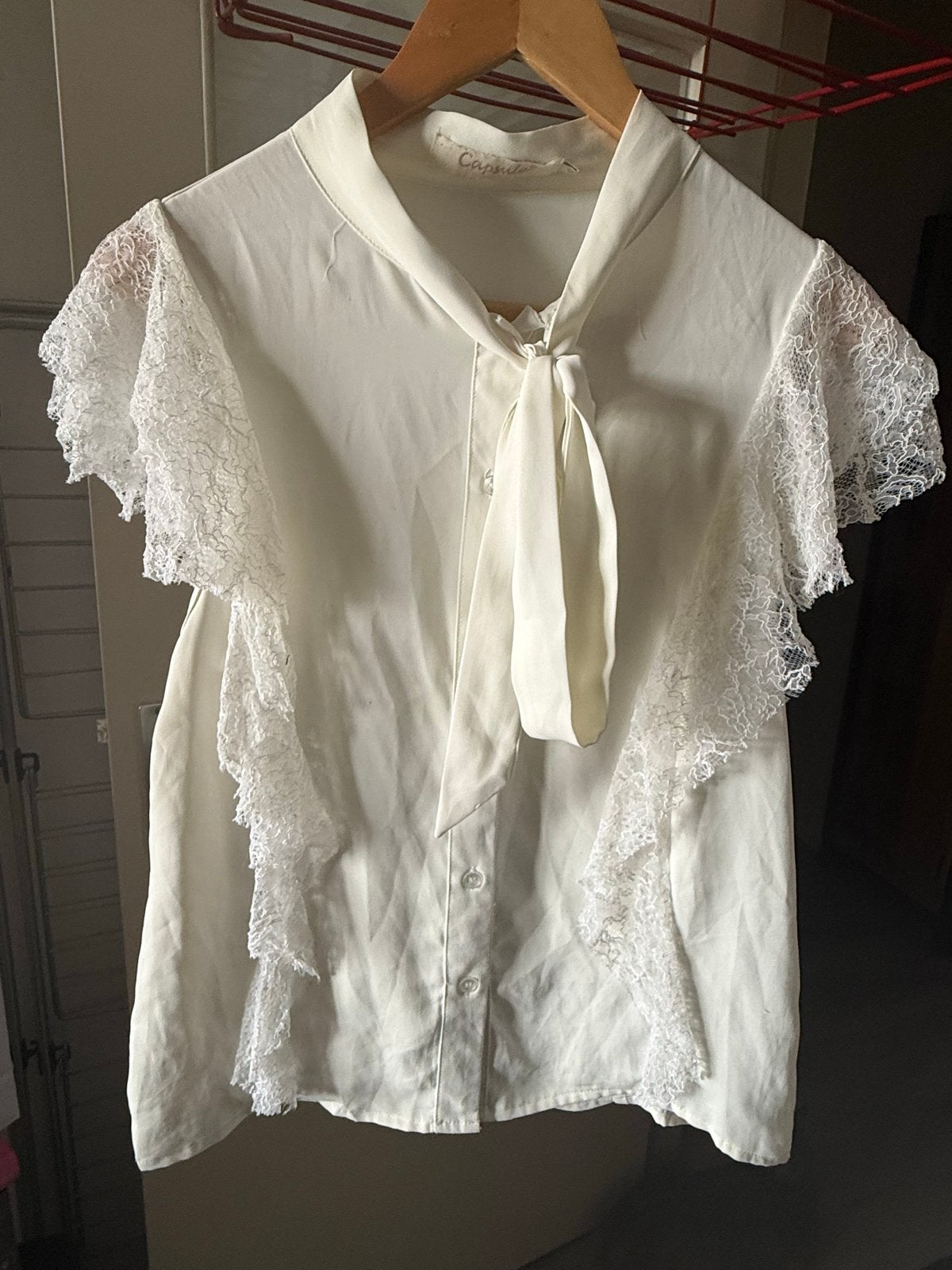 Capsule witte blouse met kanten mouwen - Maat S, Wit, Ophalen of Verzenden, Zo goed als nieuw, Korte mouw