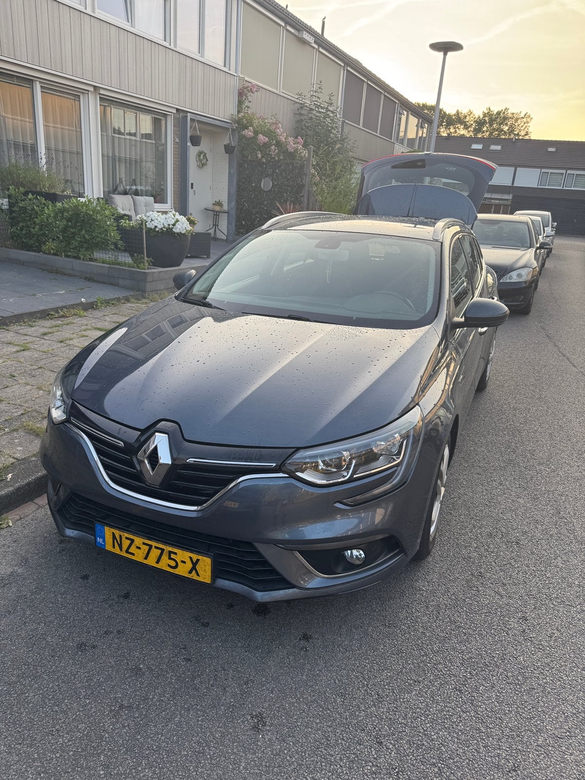 Renault Mégane 1.5 DCI 81KW Estate 2017 Grijs, Auto's, Renault, Voorwielaandrijving, 4 cilinders, Origineel Nederlands, Stationwagon