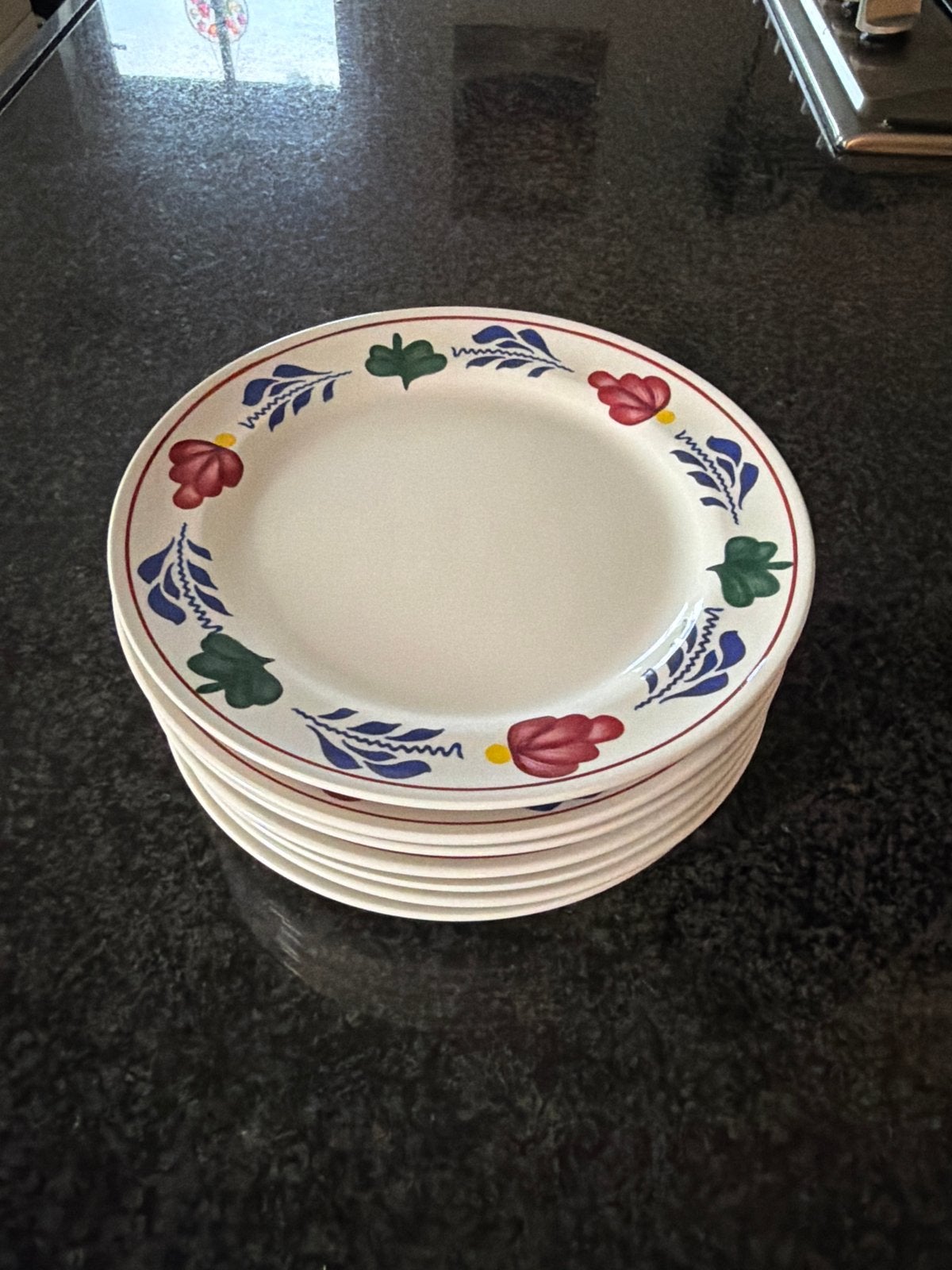 Set van 7 handgemaakte borden met bloemmotief, Huis en Inrichting, Keramiek, Vintage, Ophalen of Verzenden, Zo goed als nieuw