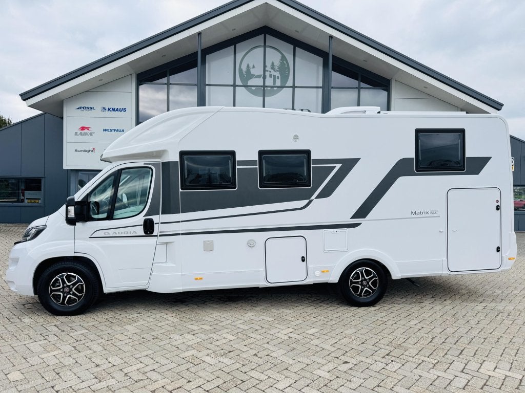 Foto 8 van Adria Matrix Plus 670 DL Automaat Lithium Airco Omvormer
