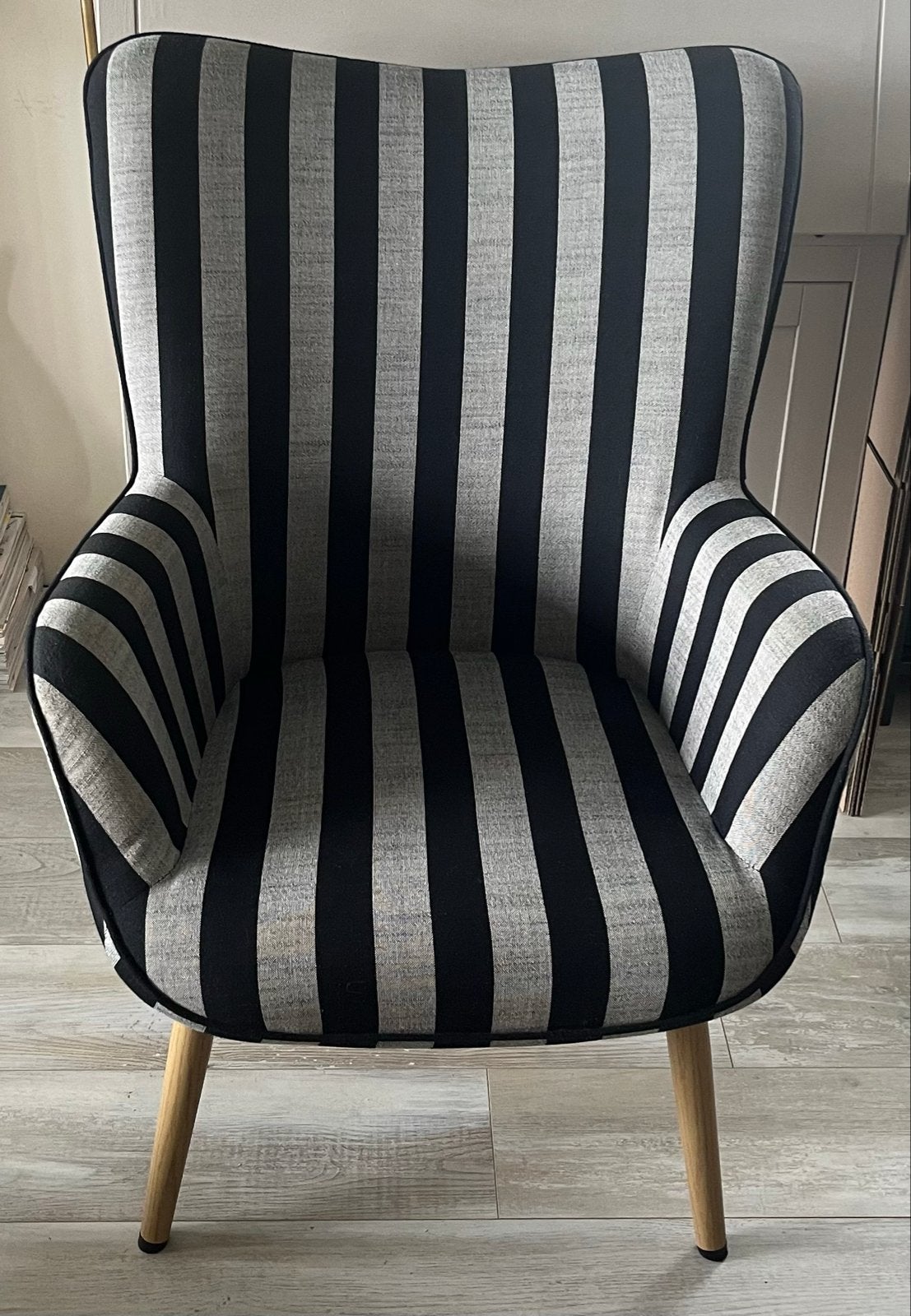 Jysk  fauteuil met zwart-wit gestreepte bekleding, Huis en Inrichting, Fauteuils, Ophalen, 75 tot 100 cm, Zo goed als nieuw, 50 tot 75 cm