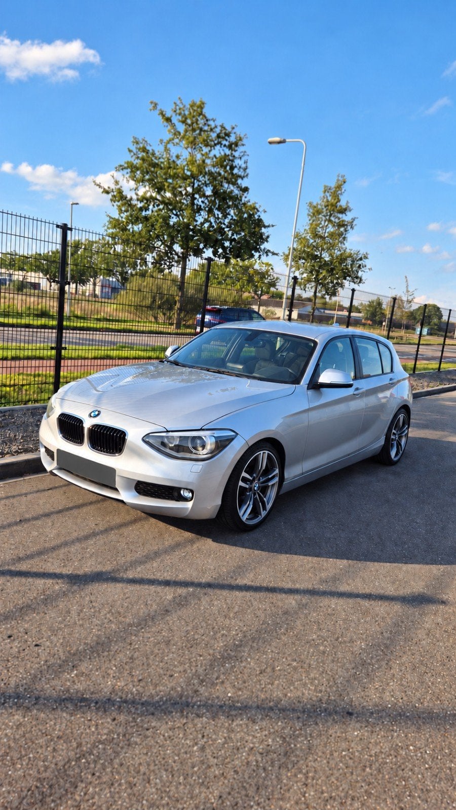 BMW 1-Serie 114I 75KW 5-DR 2013 Grijs, Auto's, 1-Serie, Achterwielaandrijving, 4 cilinders, 1200 kg