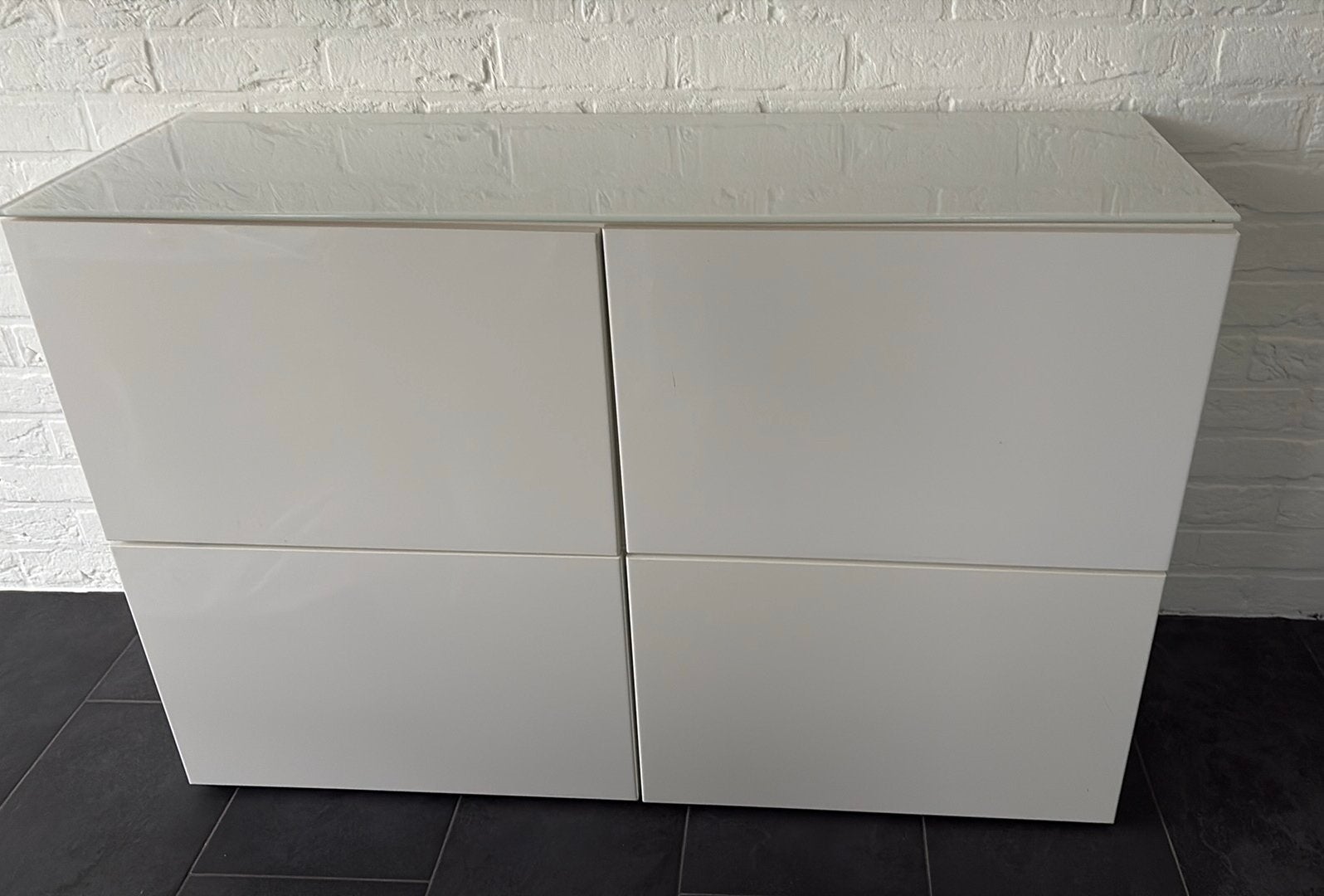 2x IKEA Besta meubel met glazen blad, Ophalen, Kunststof, 100 tot 150 cm, Zo goed als nieuw
