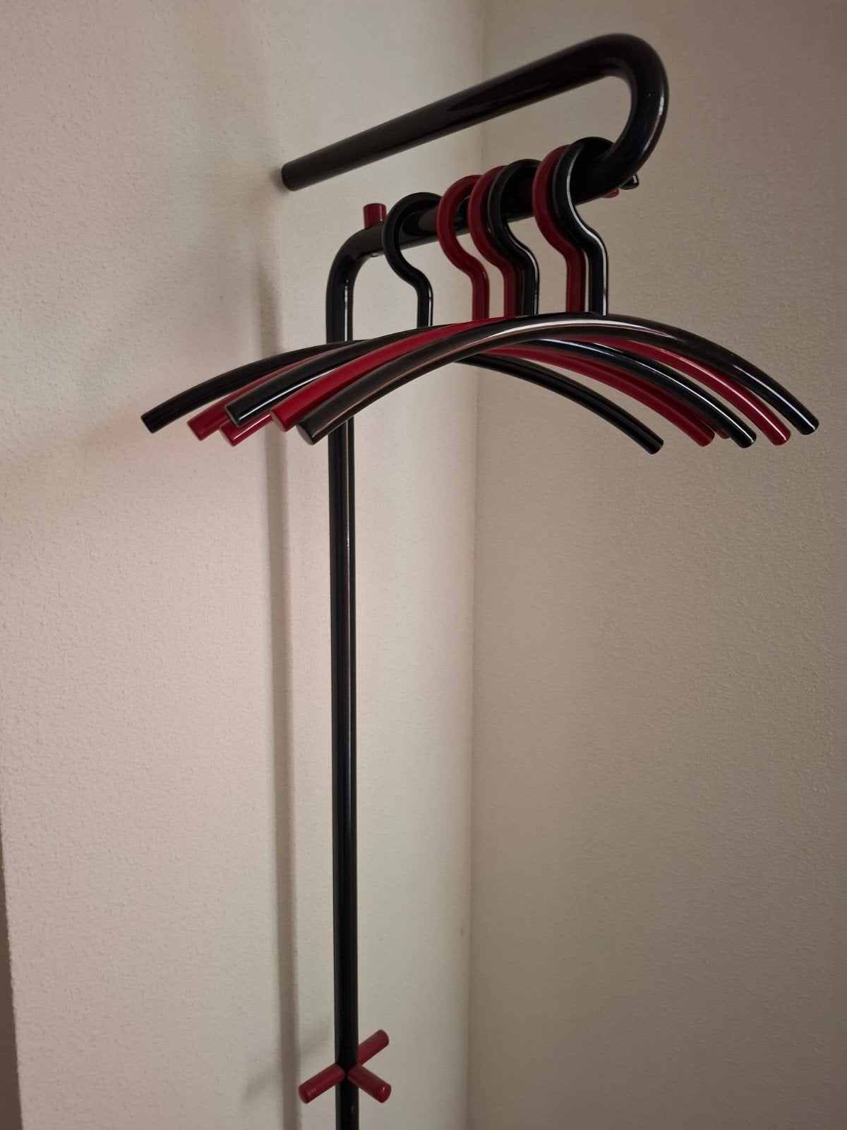 Moderne staande kapstok met hangers, Ophalen, Gebruikt, Metaal, Staande kapstok