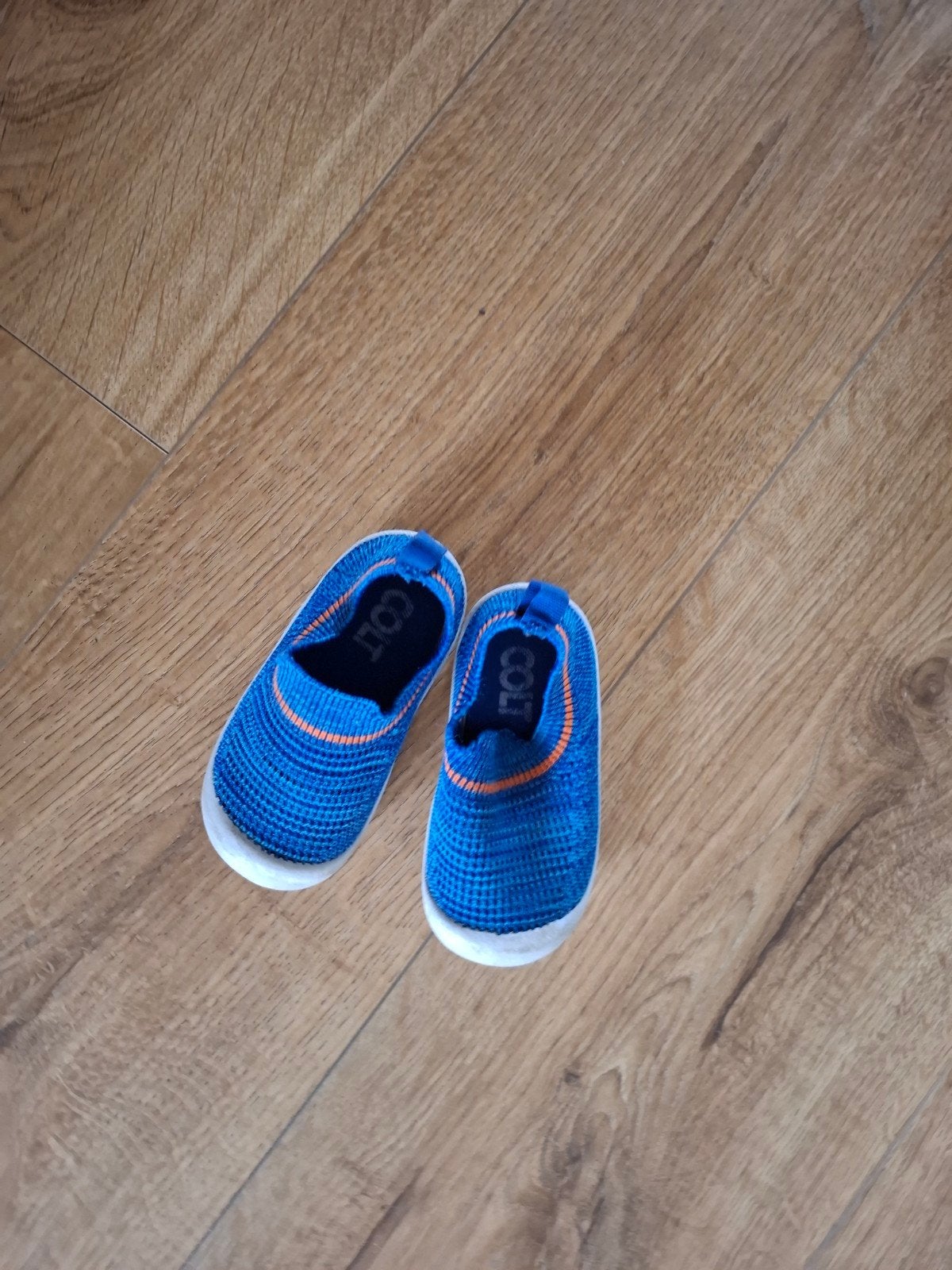 Leuke gele slippers met krokodil voor kinderen, Gebruikt, Jongen of Meisje, Schoenen, Ophalen of Verzenden