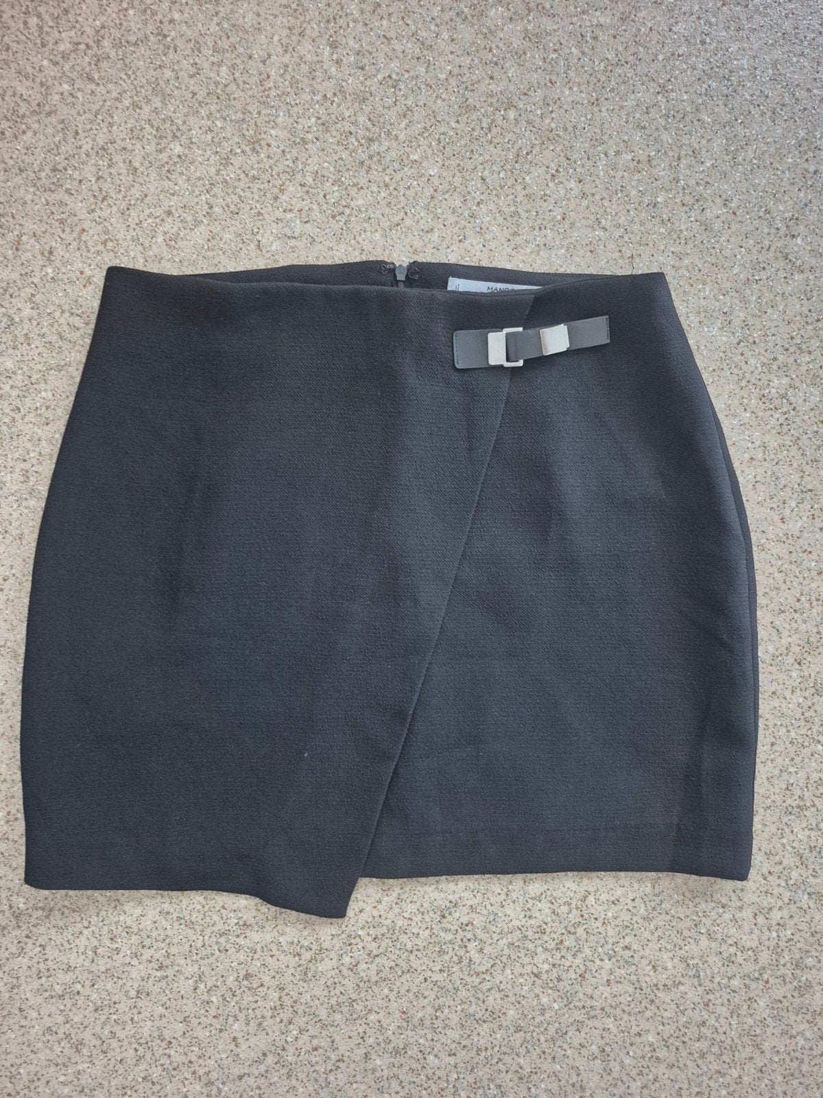 Mango Zwarte Minirok met Overlap en Gesp - Maat l, Kleding | Dames, Mango, Zwart, Ophalen of Verzenden, Zo goed als nieuw