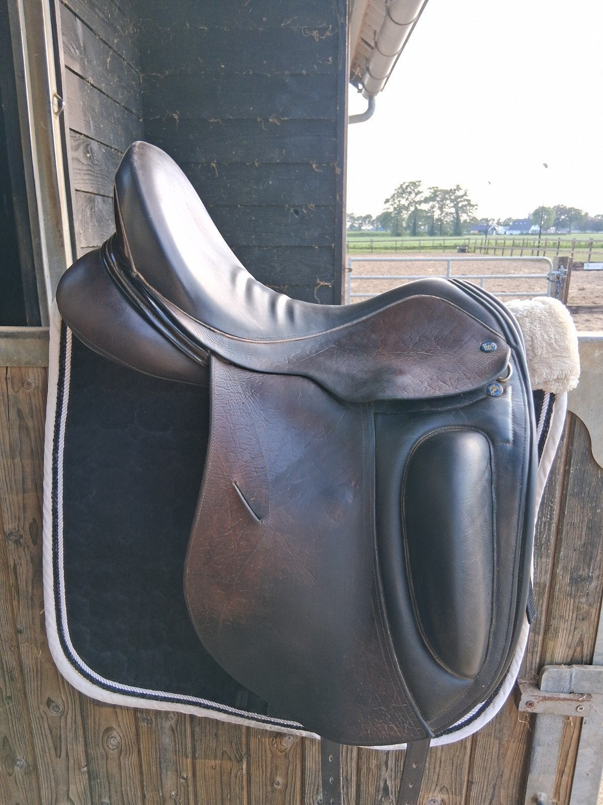 KM Deluxe dressuurzadel MW 17,5 inch, Ophalen, L (17.5 inch), Gebruikt, Dressuur
