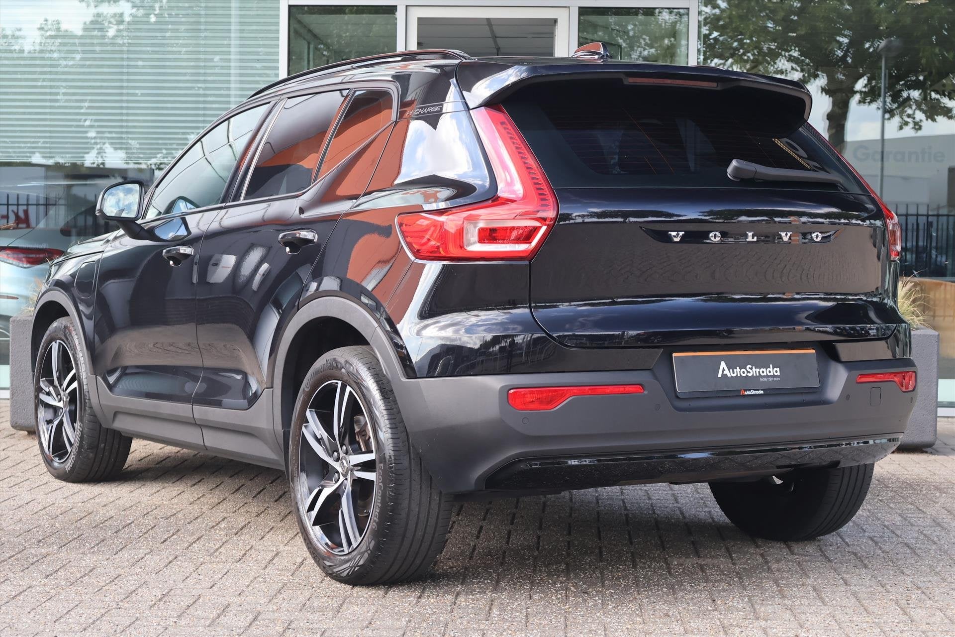 Volvo Xc40 T5 Twin Engine R-DESIGN 262pk I Navi I Camera I C, Auto's, Met garantie (alle), 179 pk, Zwart, Bedrijf