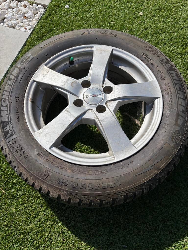 4x Michelin Winterbanden op Dezent Velgen 185/65 R15, Auto-onderdelen, Banden en Velgen, Gebruikt, 15 inch, Banden en Velgen, Personenwagen