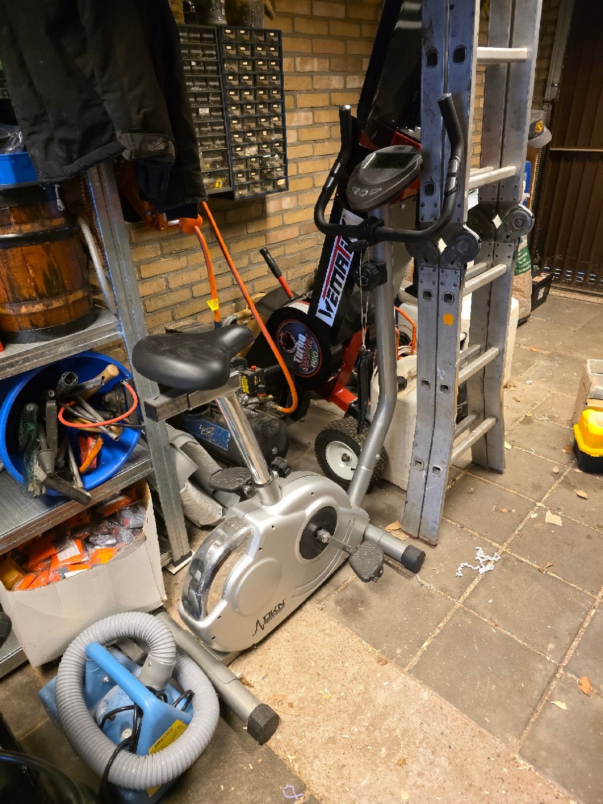 Hometrainer DKN Technology - Ideaal voor thuisworkouts, Ophalen, Zo goed als nieuw, Metaal, Benen