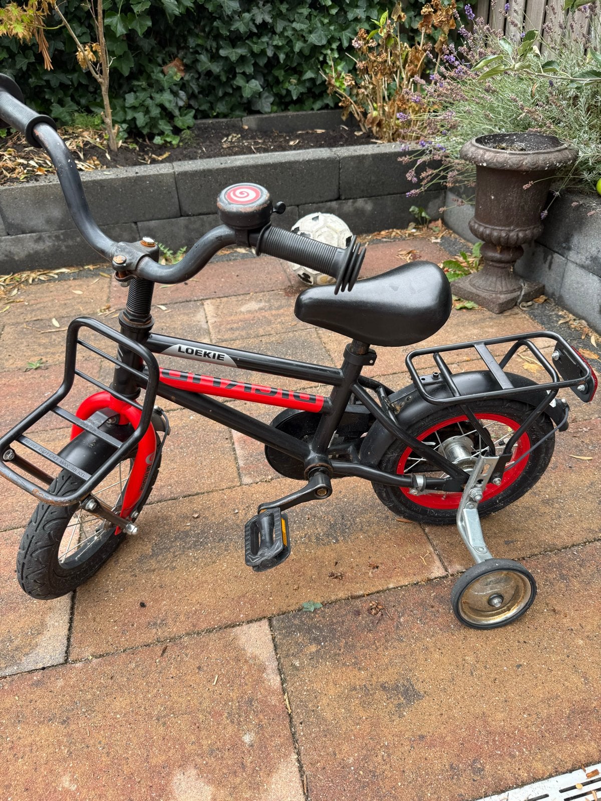 Loekie kinderfiets 12 inch met zijwieltjes, Fietsen en Brommers, Ophalen, Terugtraprem, Zijwieltjes, Gebruikt