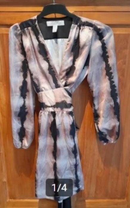 Satijn look wikkeljurk zwart zand, Zwart, Liquorish, Ophalen of Verzenden, Maat 36 (S)