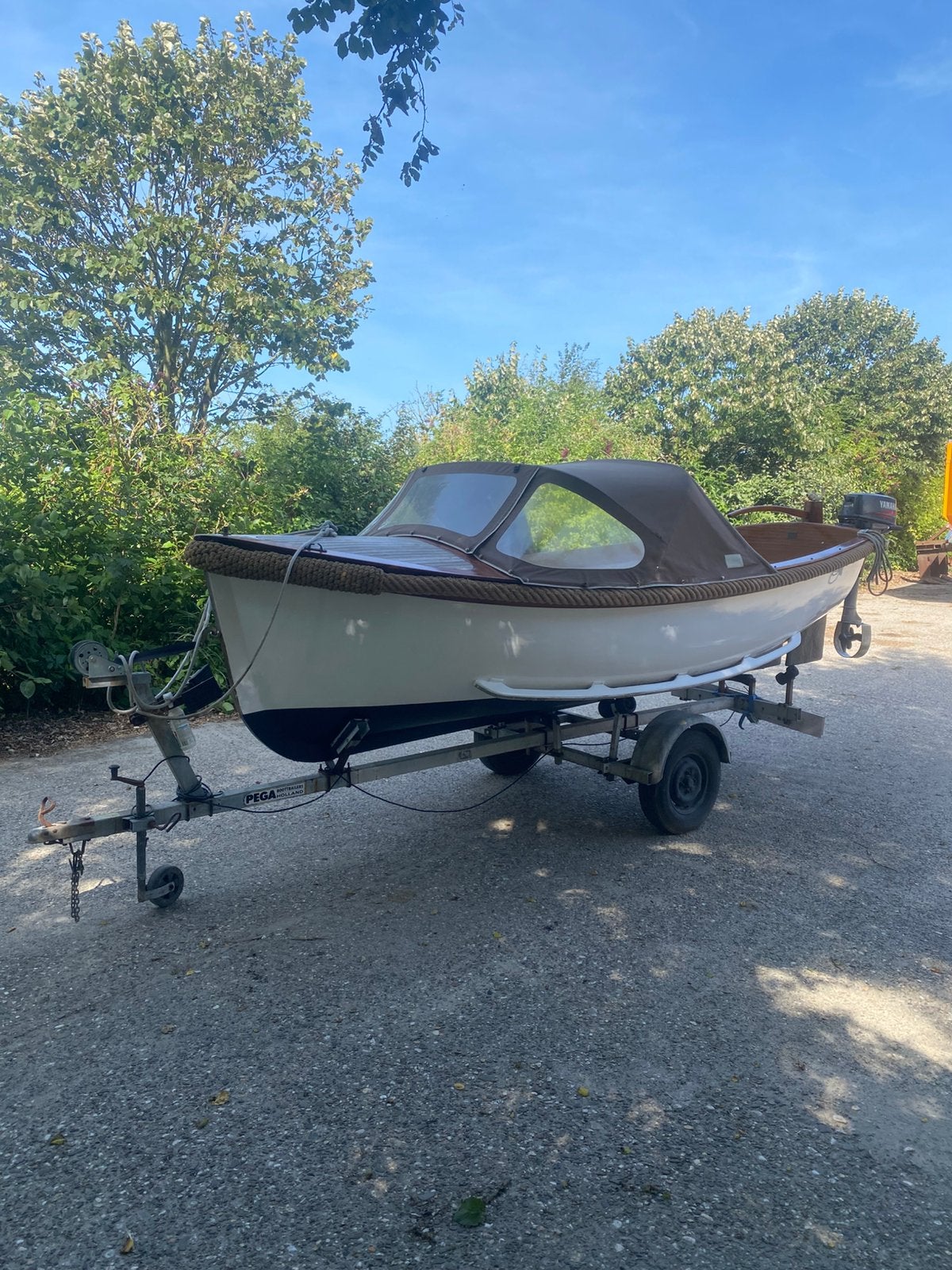 Nette Sloep inclusief motor en trailer, Ophalen, Antifouling, 4 pk, Zo goed als nieuw