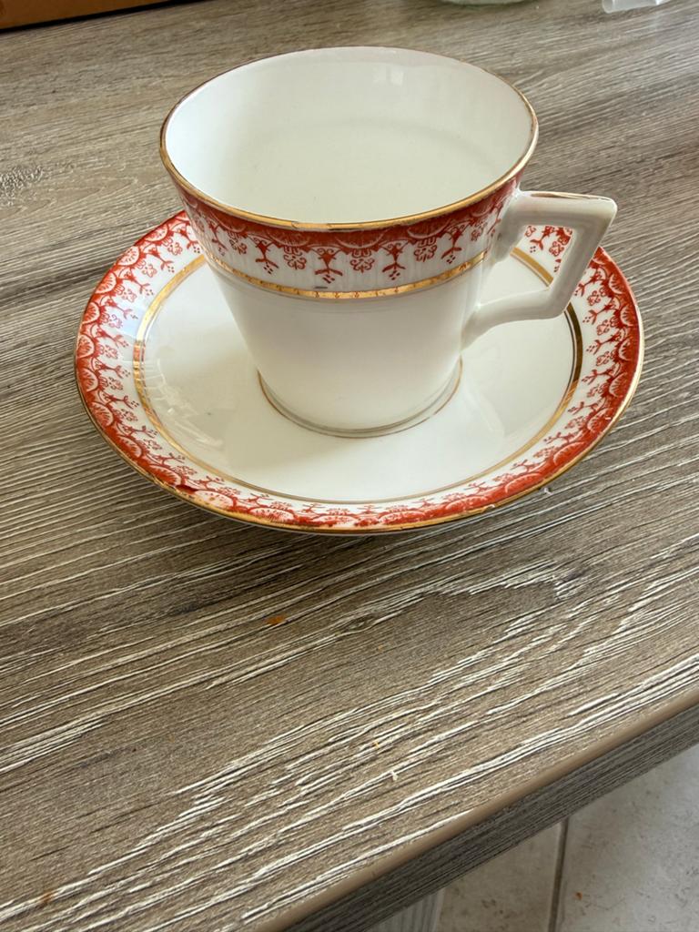 Antiek The Folly China kop en schotel, rood en goud, Ophalen of Verzenden