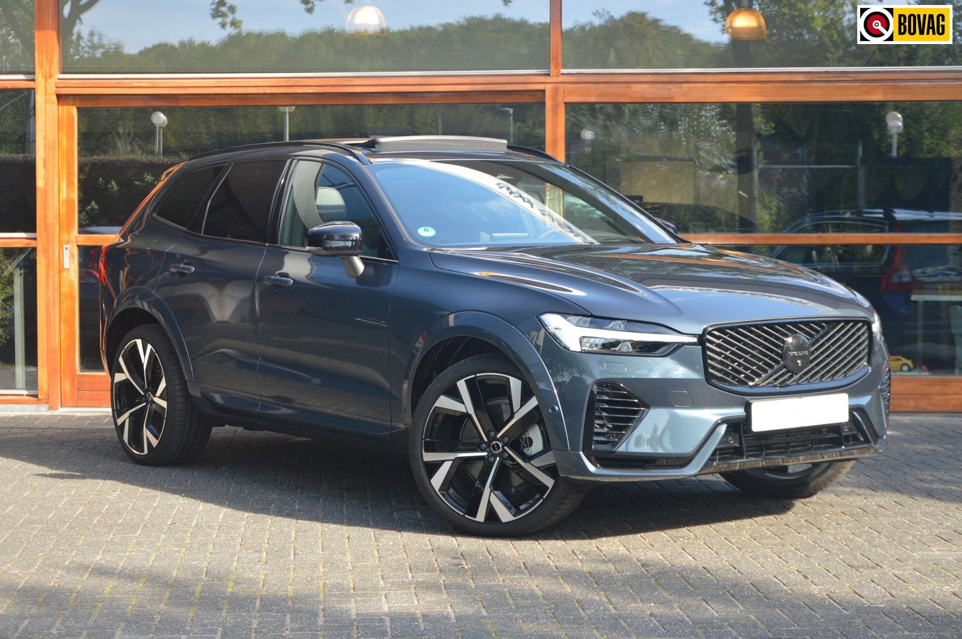 Volvo XC60 T8 AWD Plus Bright | 360° Camera | Panorama | He, Auto's, Dealer onderhouden, Gebruikt, 4 cilinders, 1969 cc
