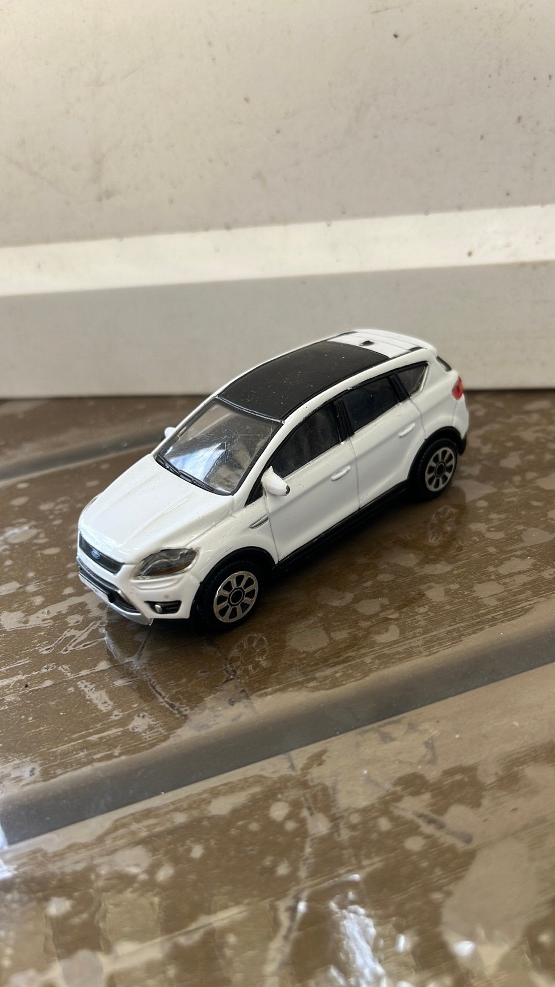 Ford Kuga -- Bburago 1/43, Hobby en Vrije tijd, Ophalen of Verzenden, Zo goed als nieuw, Auto, Overige merken