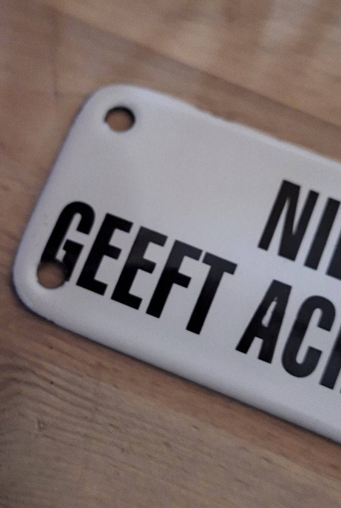 Authentiek zwart wit emaille tekstbord Langcat Almere., Verzamelen, Merken en Reclamevoorwerpen, Reclamebord, Gebruikt, ., Ophalen of Verzenden