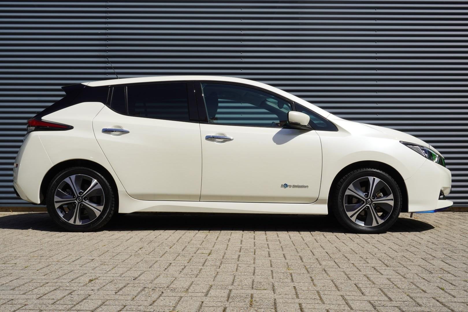 Nissan LEAF 3.Zero 218pk Limited Edition 62 kWh | Trekhaak |, 12 maanden, Gebruikt, Zwart, Wit