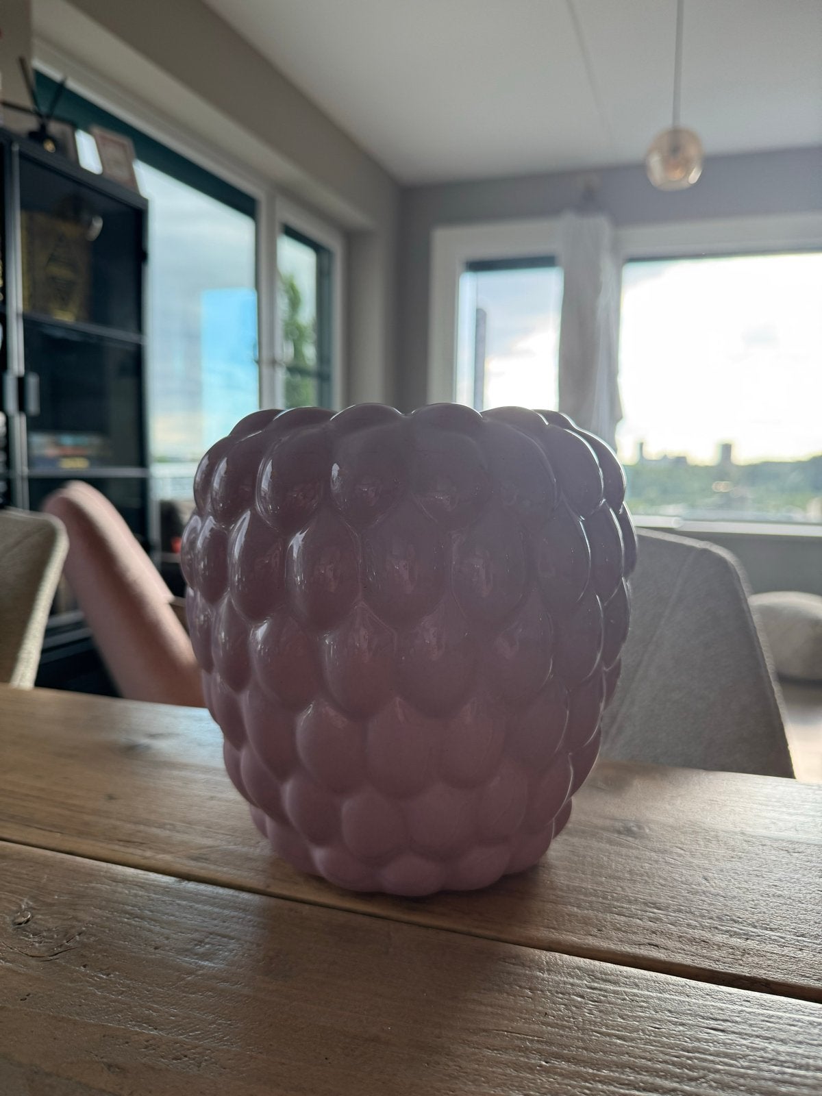 Kwantum roze vaas met bubbelstructuur, Ophalen of Verzenden, Zo goed als nieuw, Met patroon/structuur, Roze