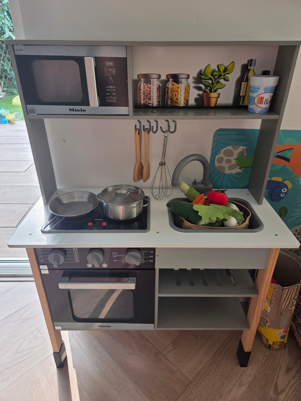 Miele Speelkeuken met magnetron en accessoires, Ophalen