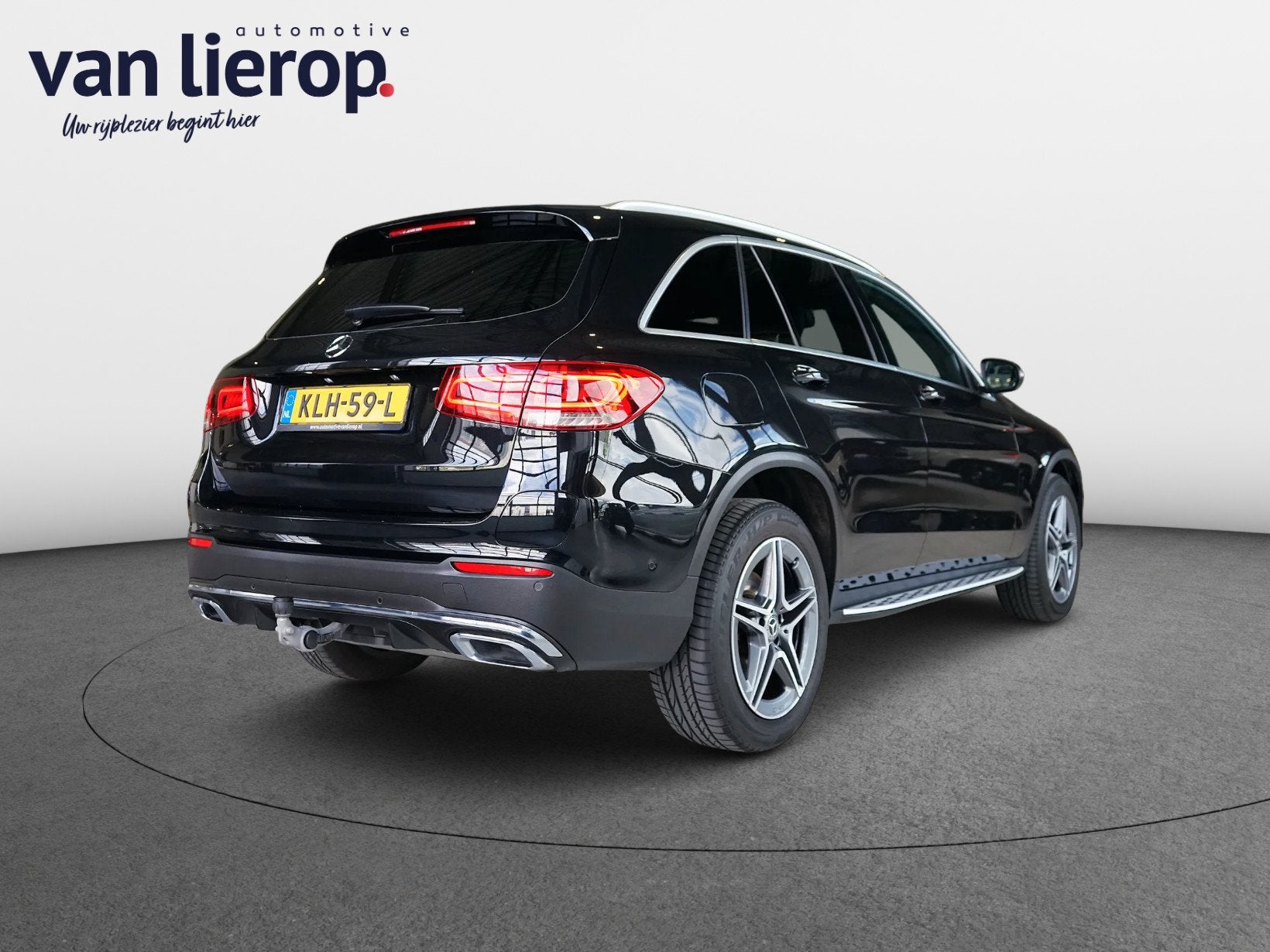 Mercedes-Benz GLC-klasse 300e 4MATIC AMG | TREKHAAK | PANO, Auto's, Mercedes-Benz, Automaat, Gebruikt, Zwart, 4 cilinders