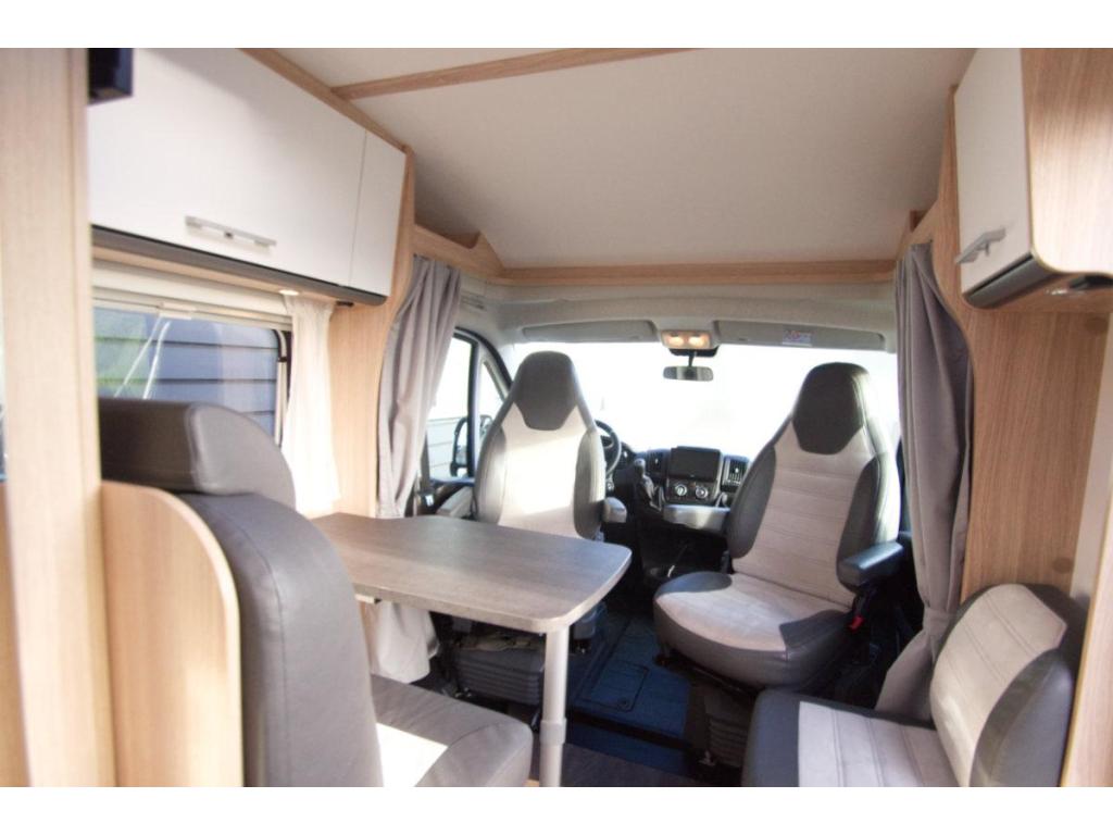 Sunlight V60 compacte camper voor 2-4 personen, Caravans en Kamperen, Campers, Standaard zit, Sunlight, Koelkast, Bedrijf