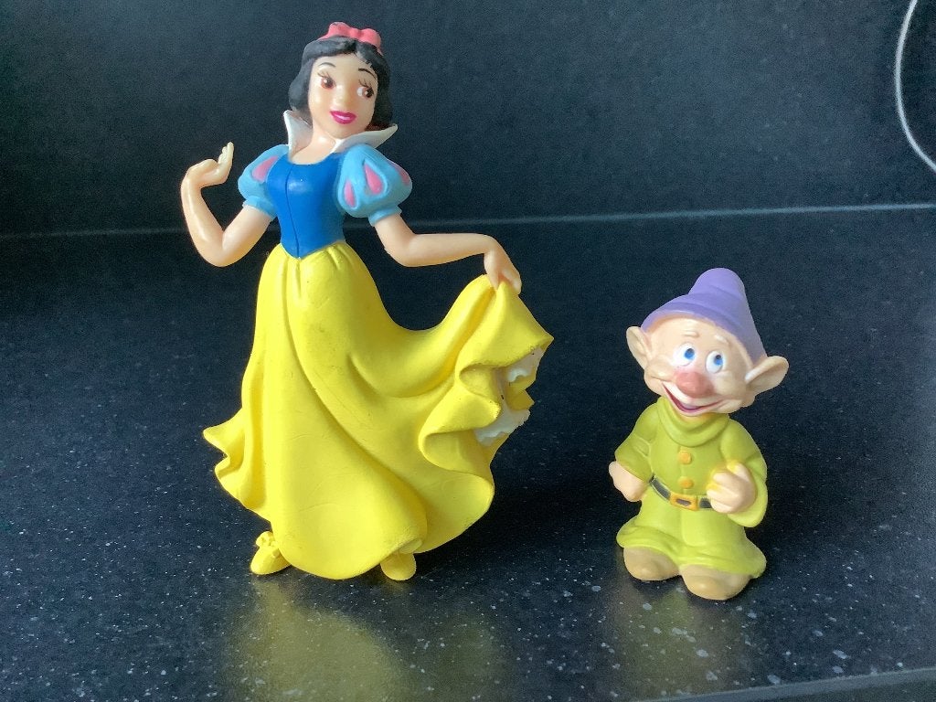 Sneeuwwitje + Dopey Bullyland Disney 9,5 en 5,5 cm hoog 4,--, Ophalen of Verzenden, Zo goed als nieuw