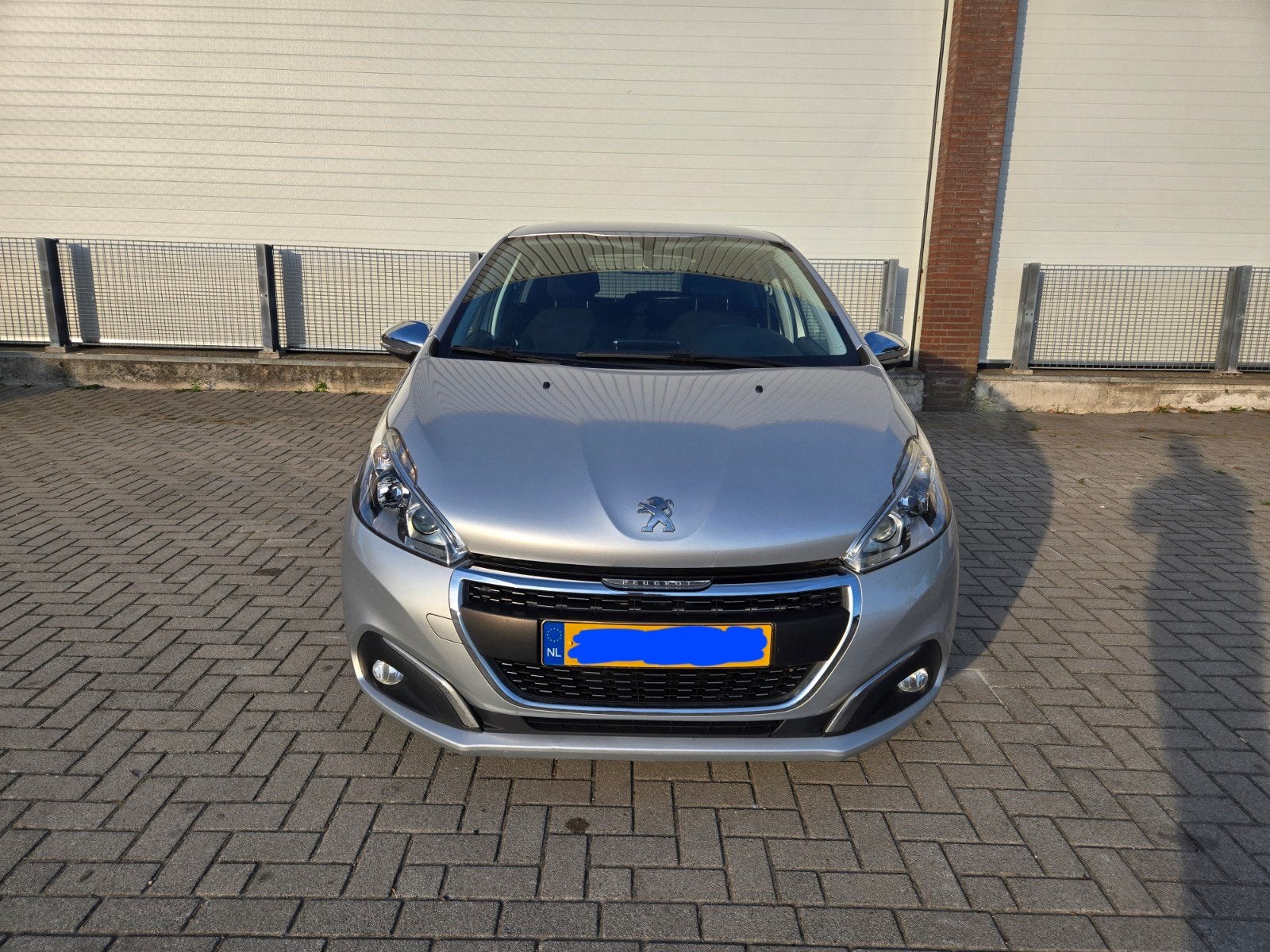 Peugeot 208 1.2 VTI 60KW/82PK 5-D 2015 Grijs, Auto's, Peugeot, Voorwielaandrijving, 31 €/maand, 1199 cc, 23 km/l